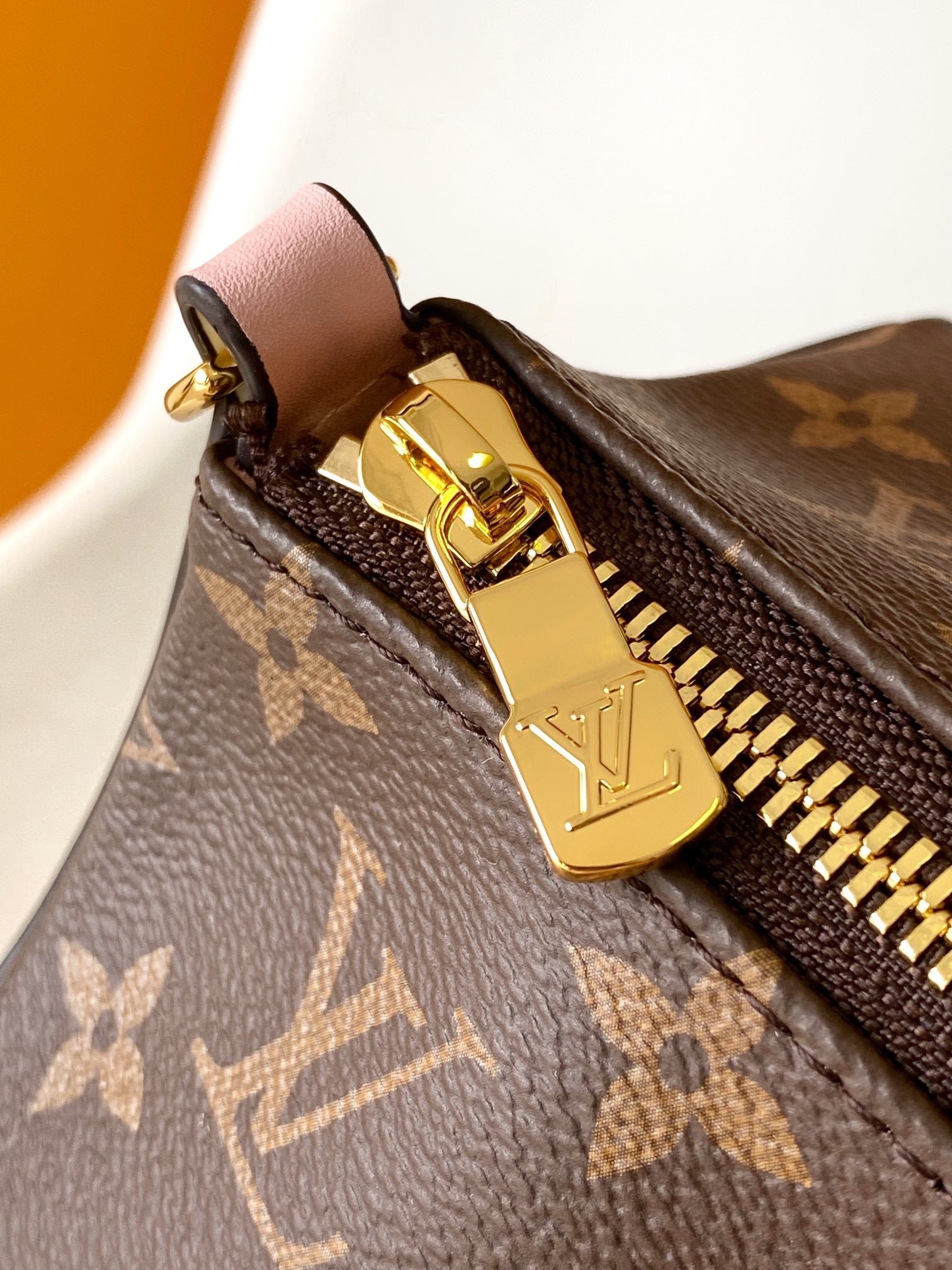 1:1 Replica LV crossbody bag