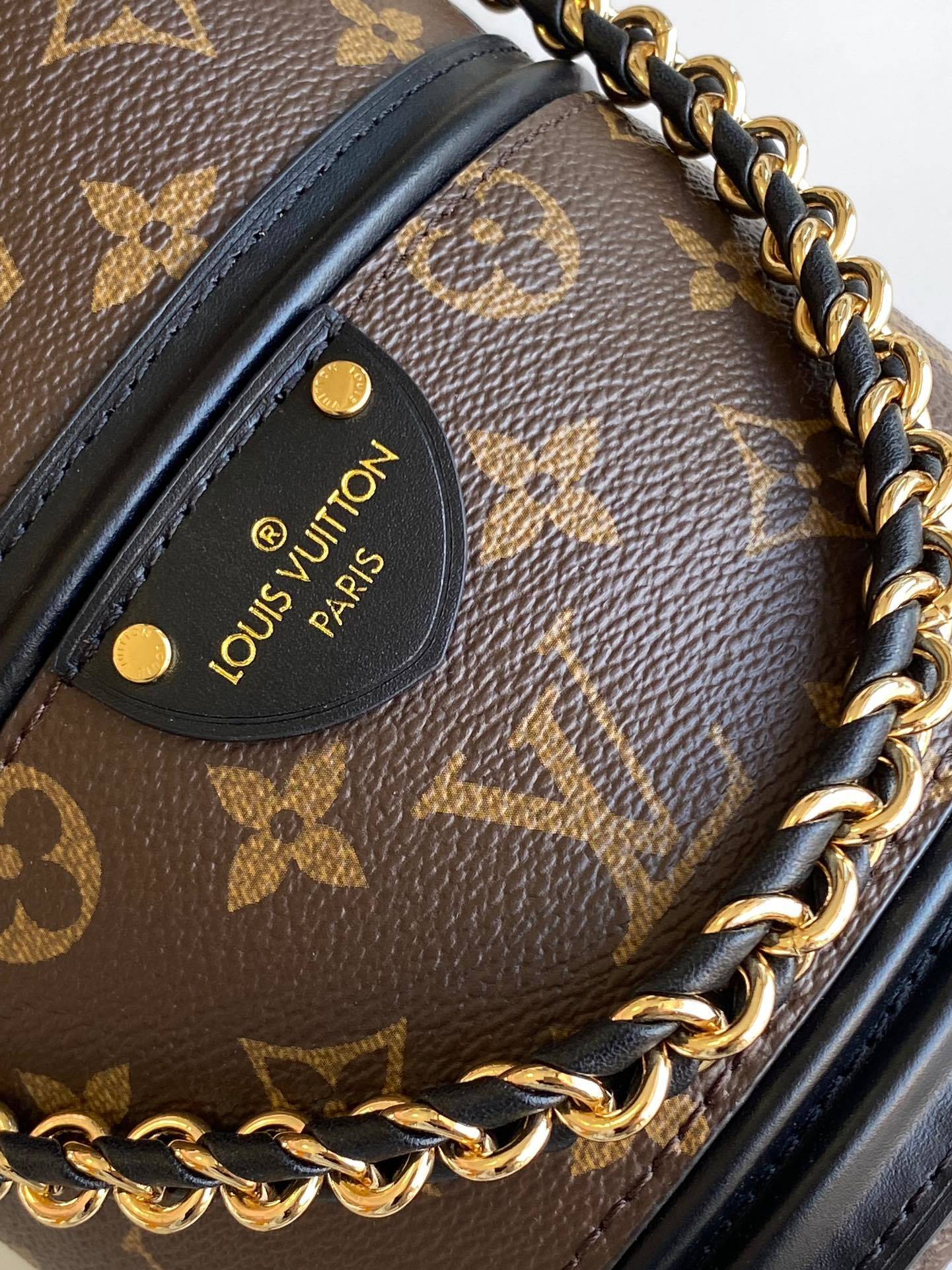 1:1 Replica LV crossbody bag