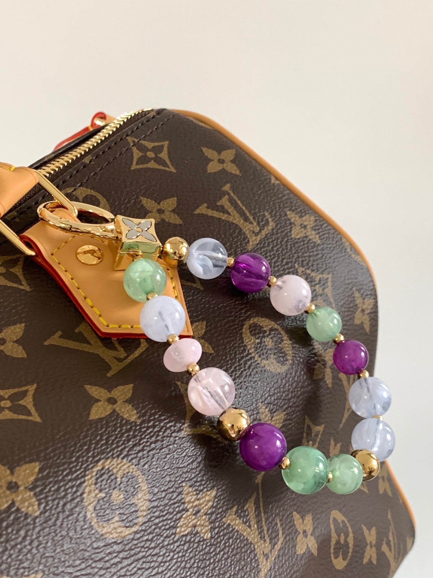 1:1 Replica LV pillow bag