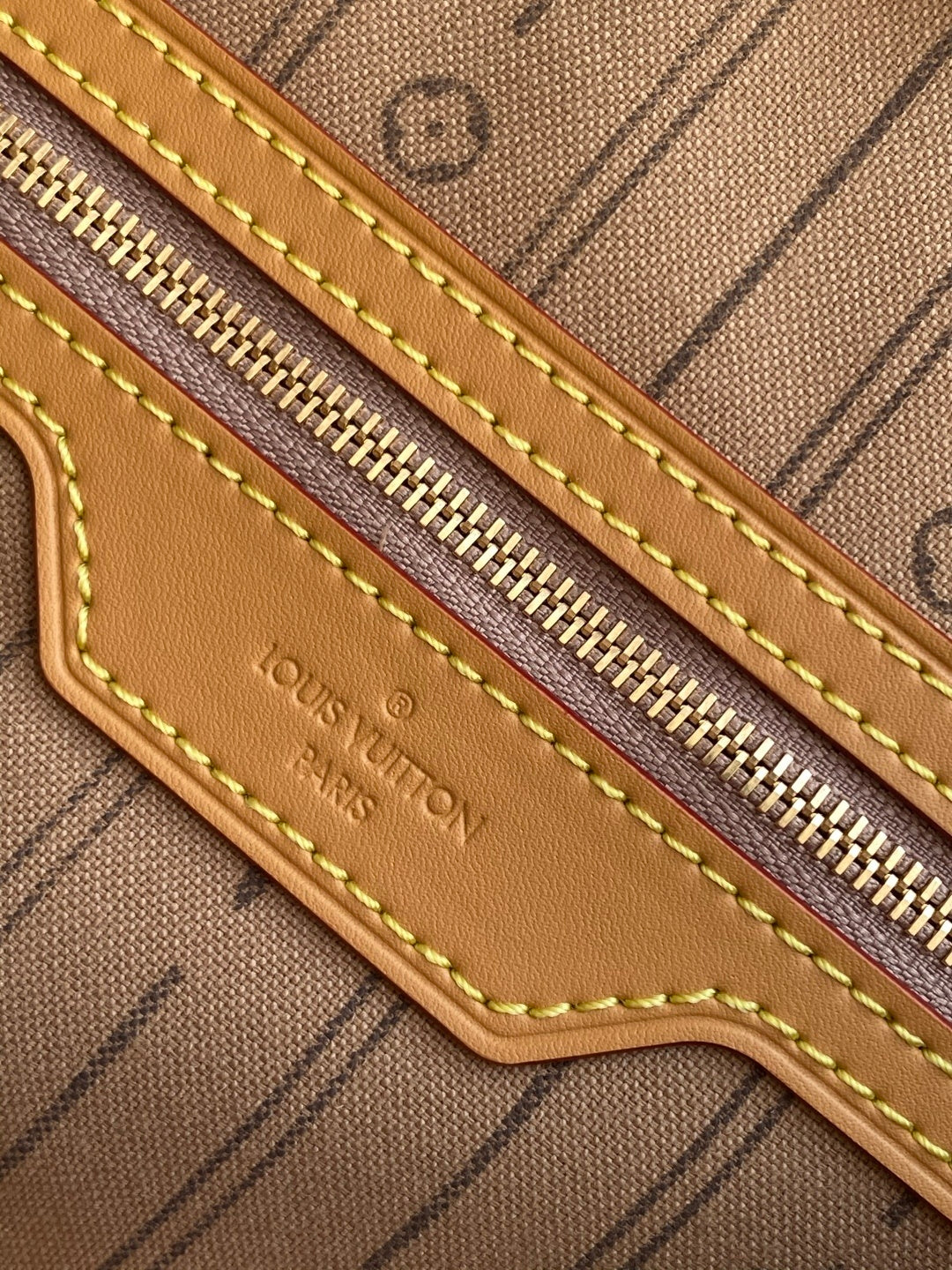 1:1 Replica LV crossbody bag