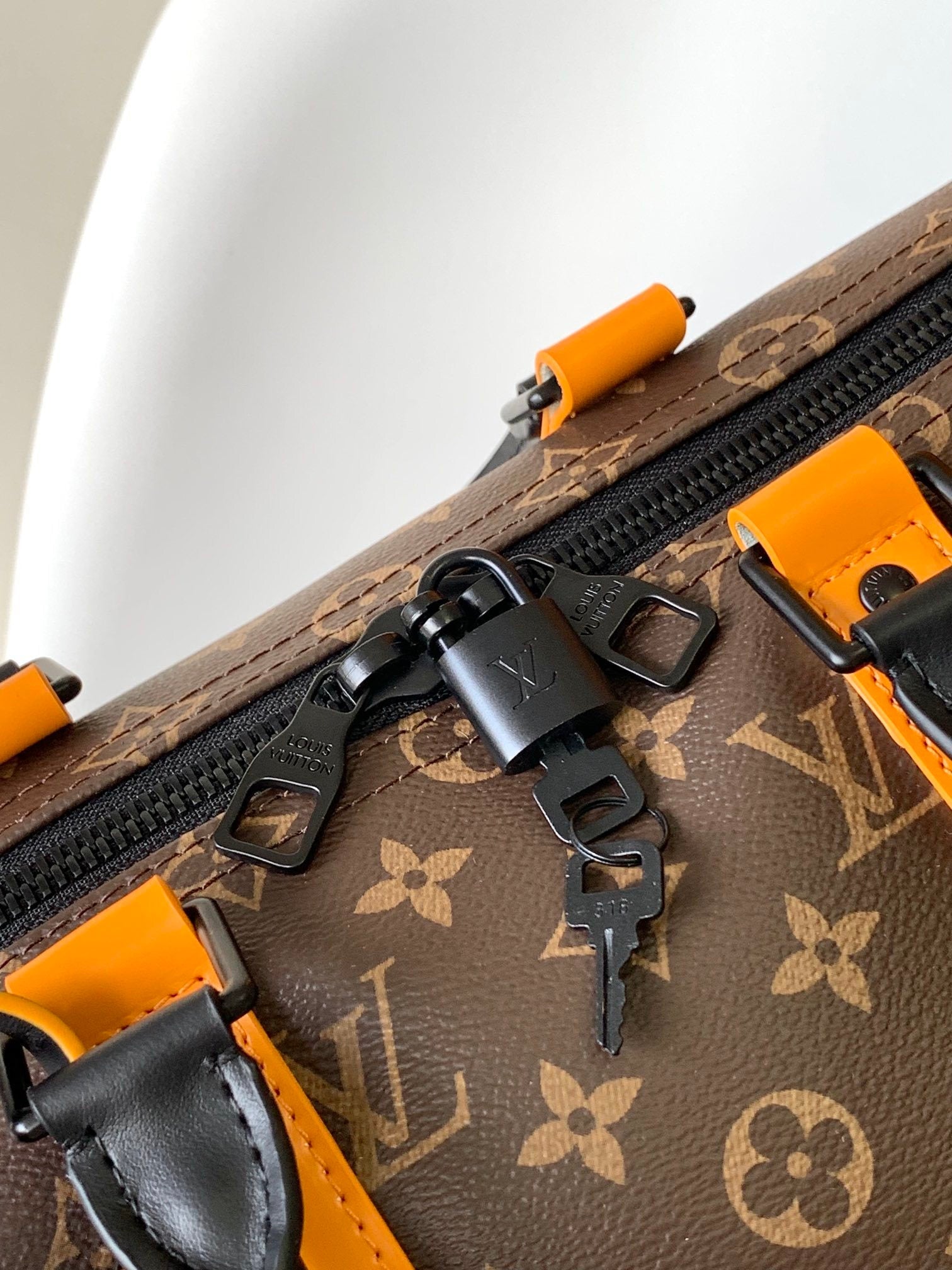 1:1 Replica LV travel bag