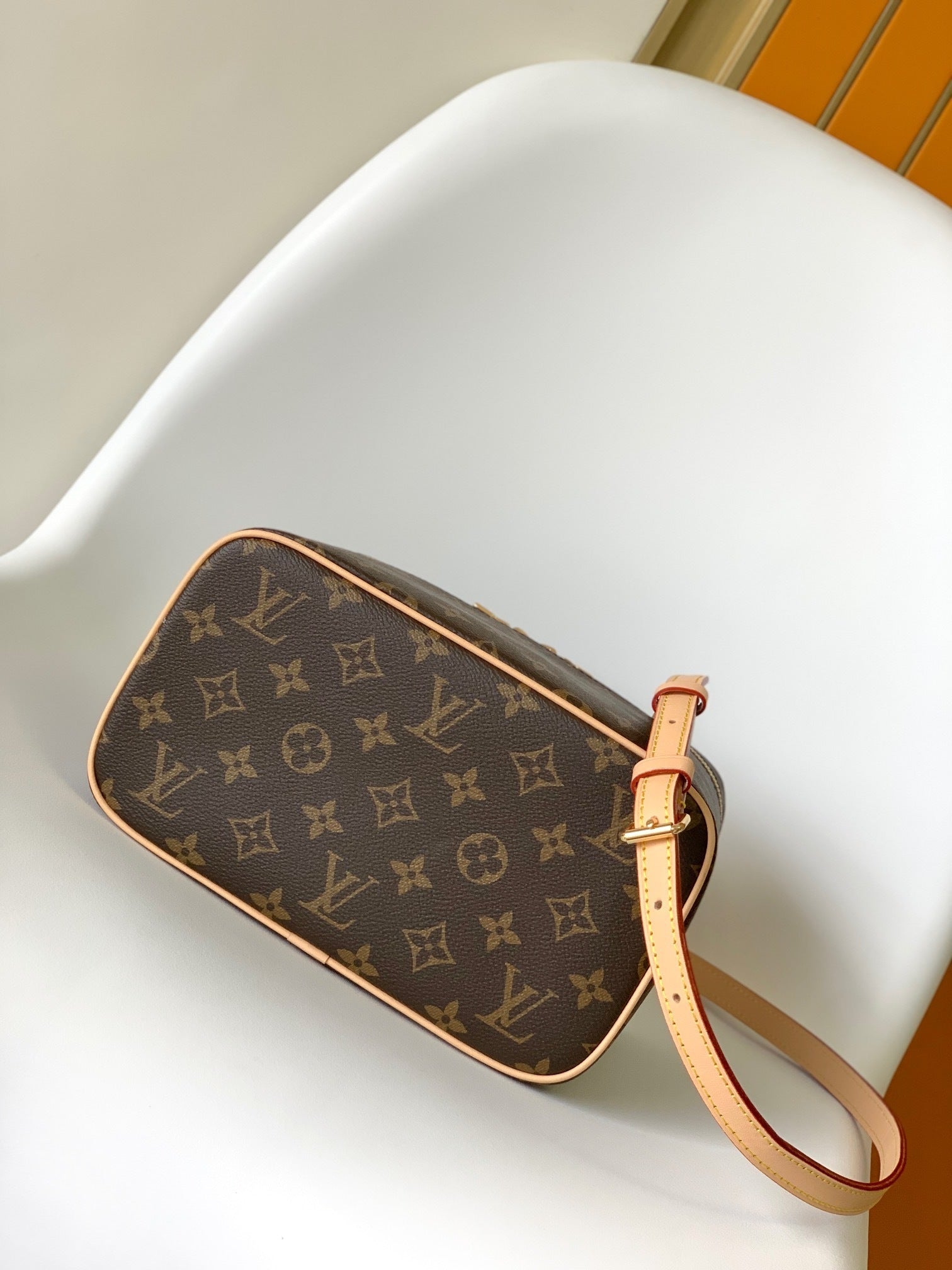 1:1 Replica LV handbag