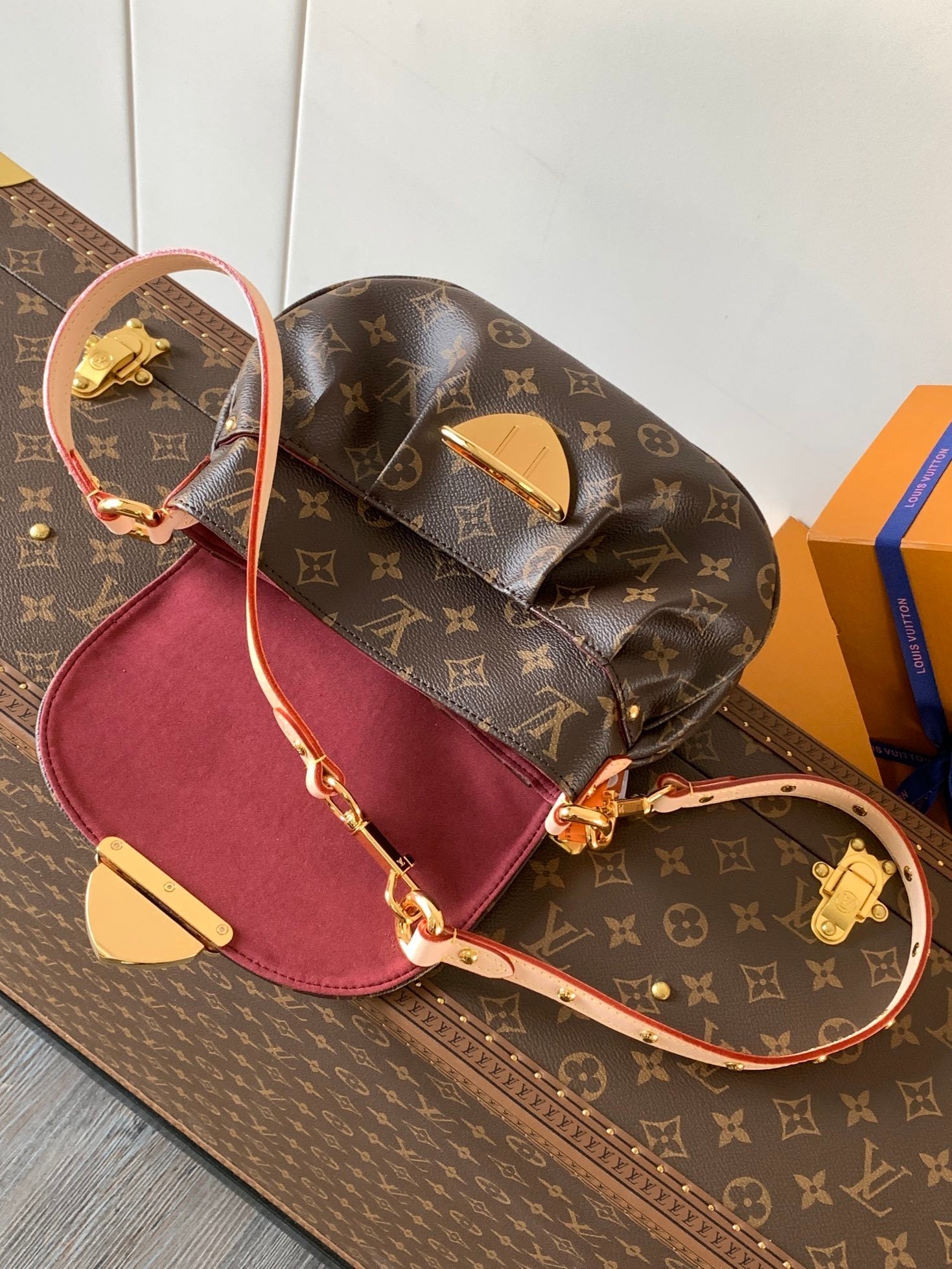 1:1 Replica LV crossbody bag