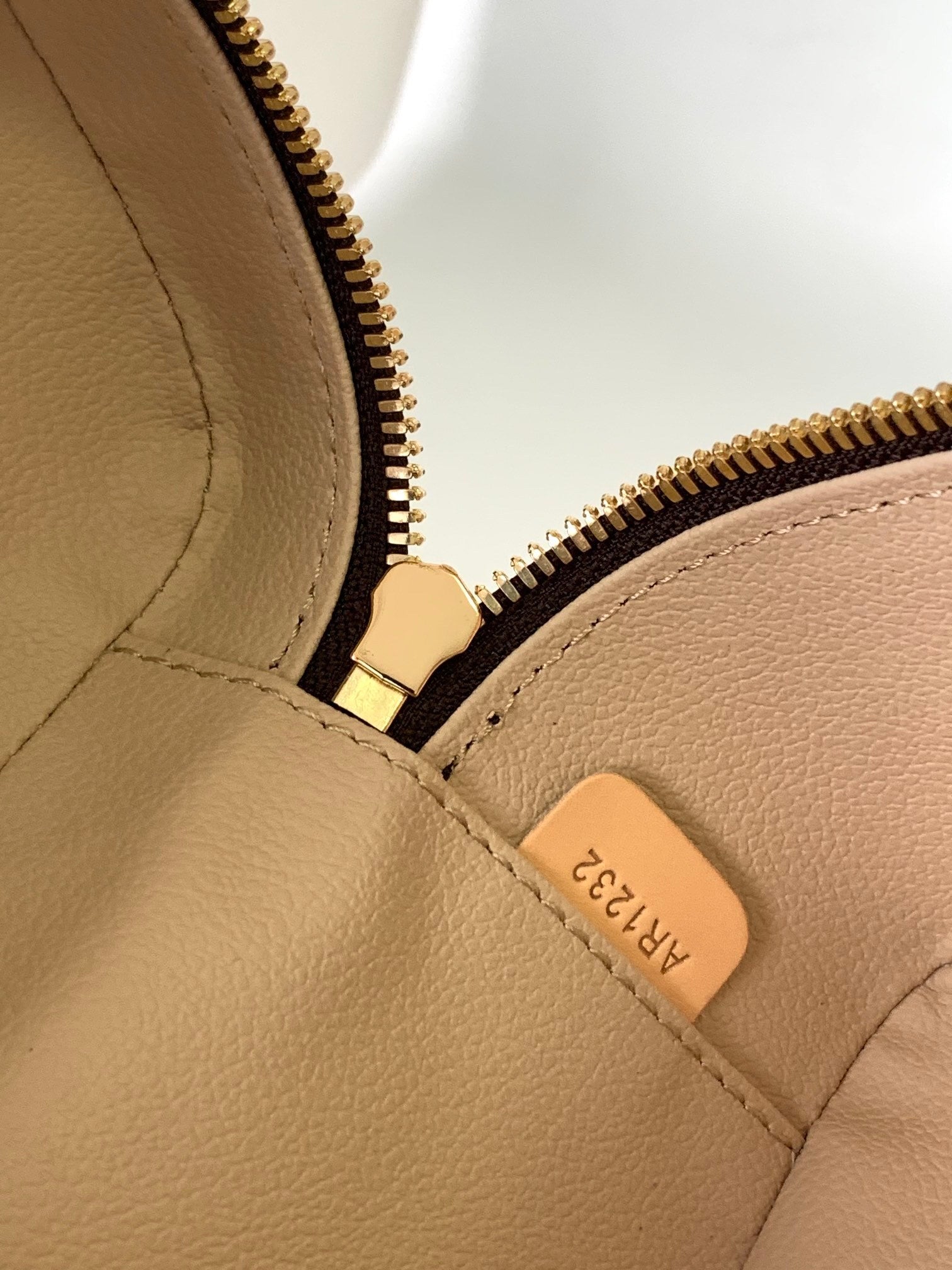 1:1 Replica LV handbag