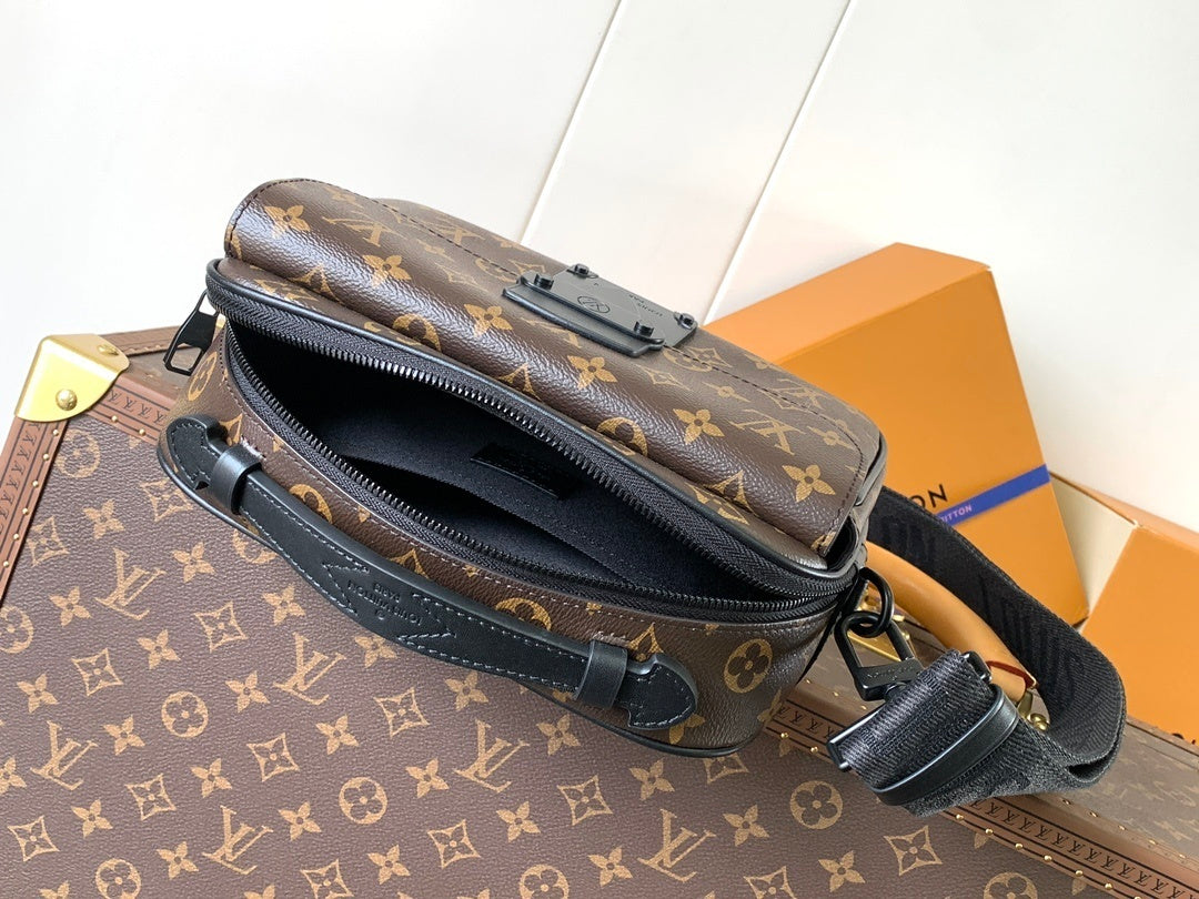 1:1 Replica LV crossbody bag
