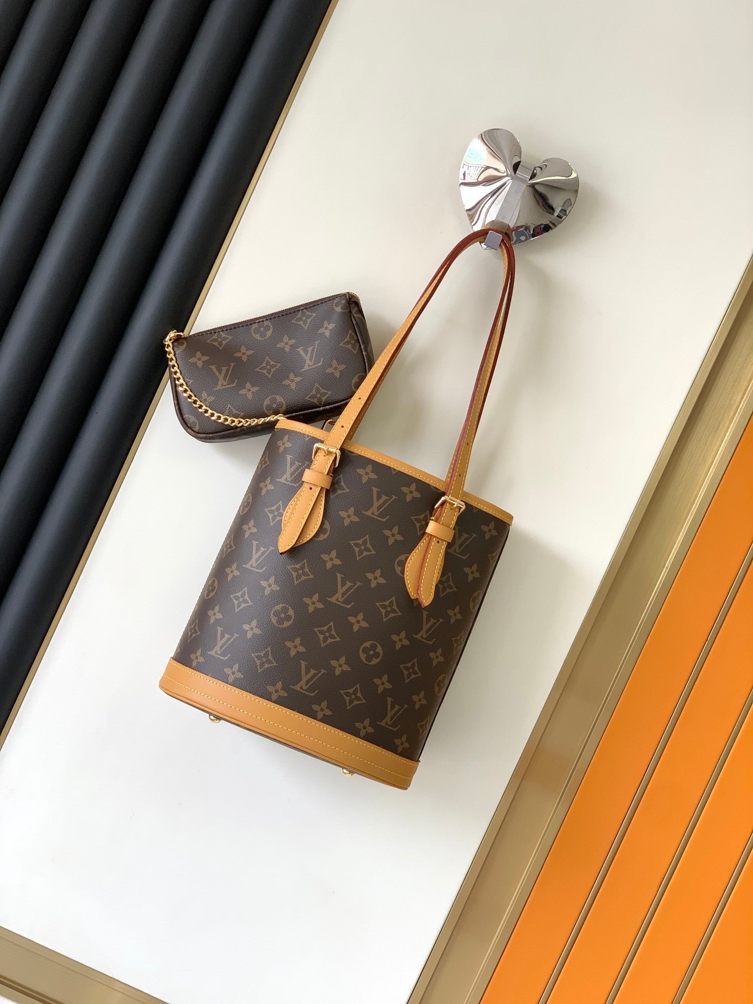 1:1 Replica LV bucket bag