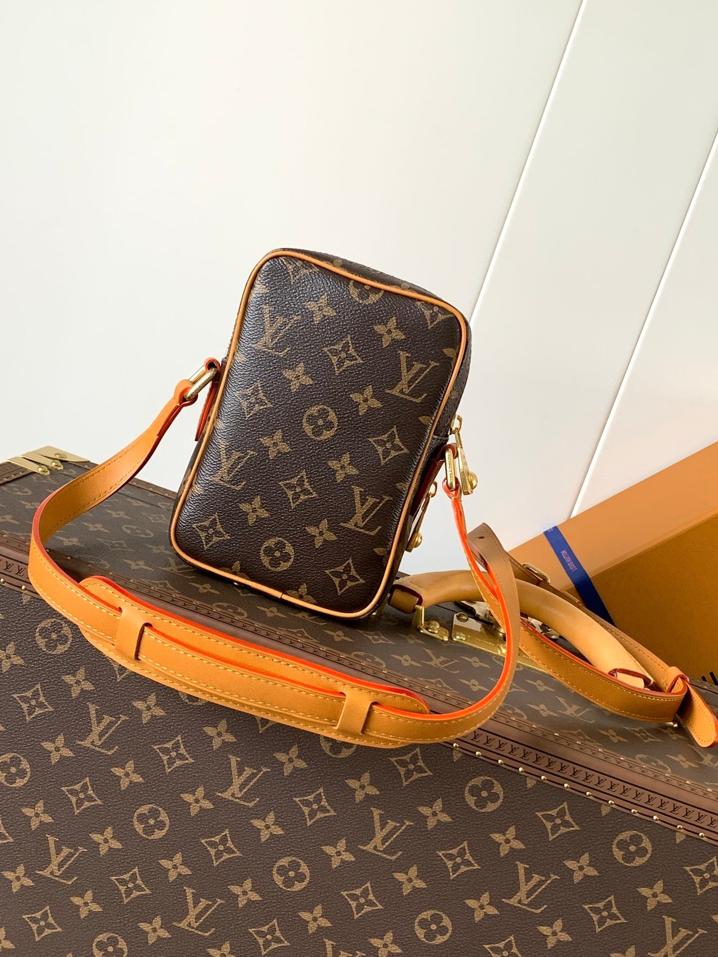 1:1 Replica LV crossbody bag