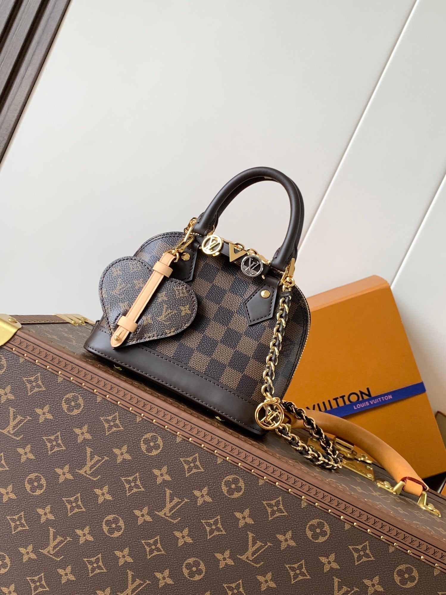 1:1 Replica LV Shell Bag