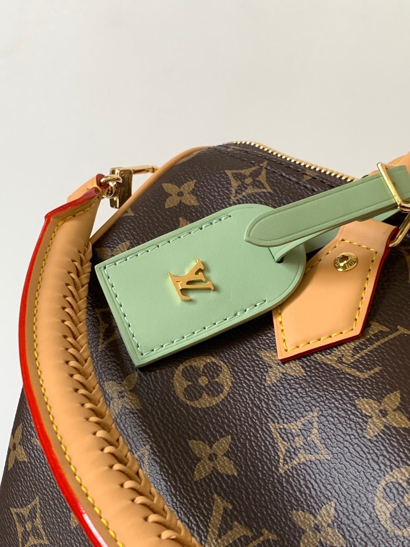 1:1 Replica LV pillow bag