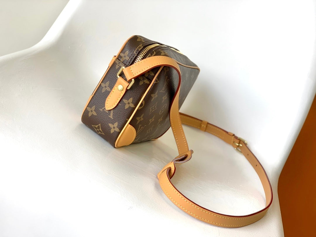 1:1 Replica LV crossbody bag