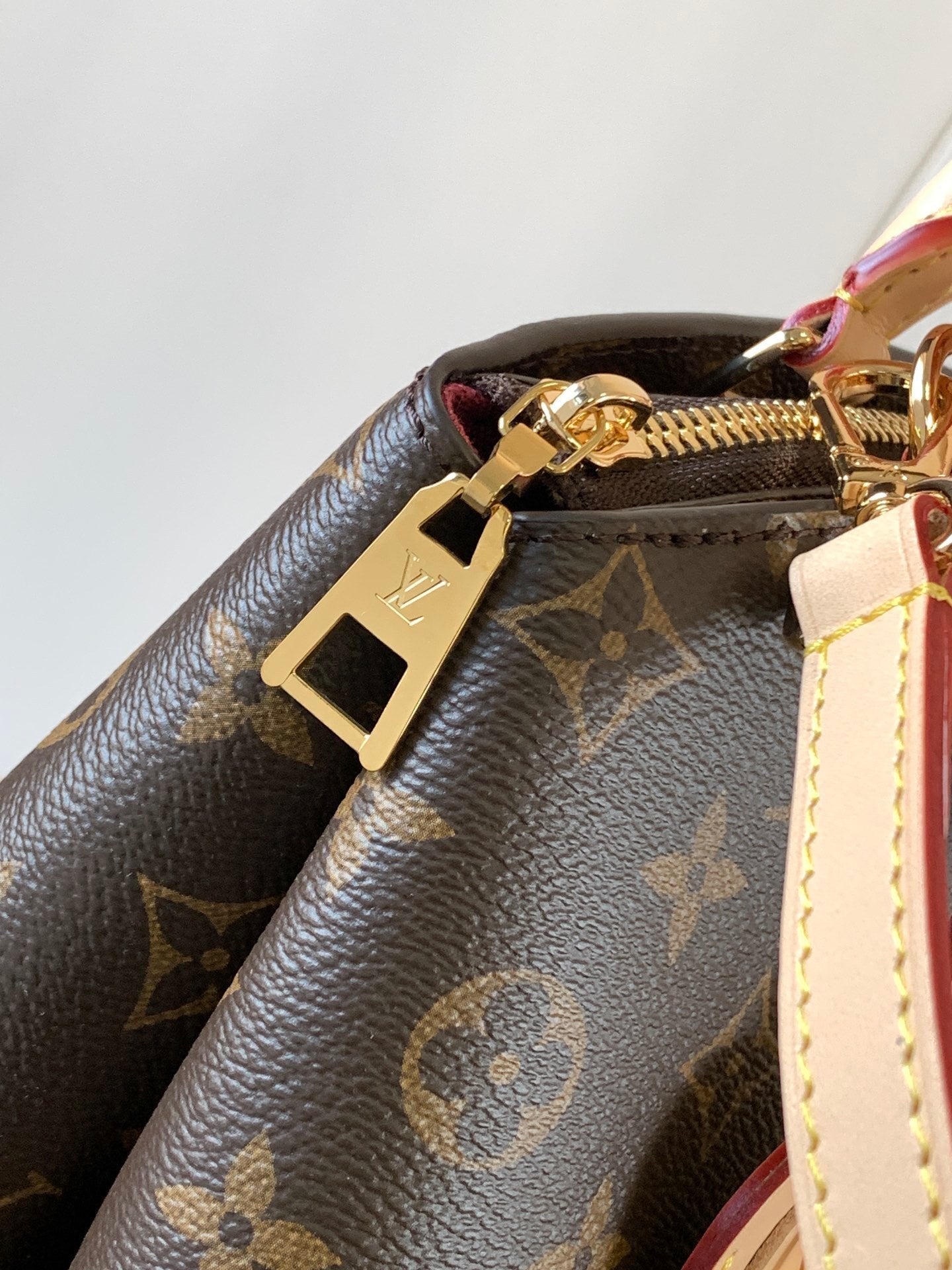 1:1 Replica LV Handbag