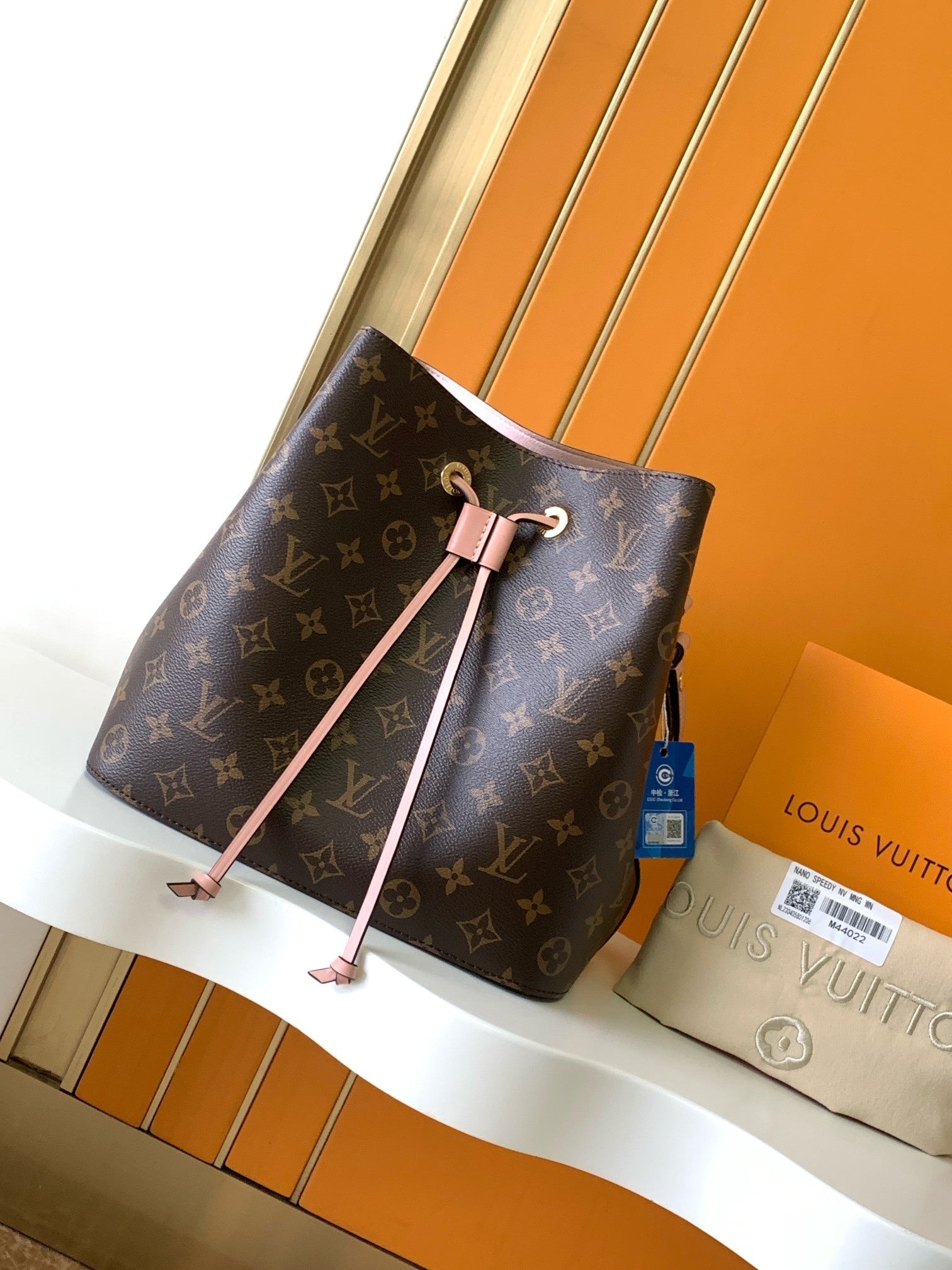1:1 Replica LV bucket bag