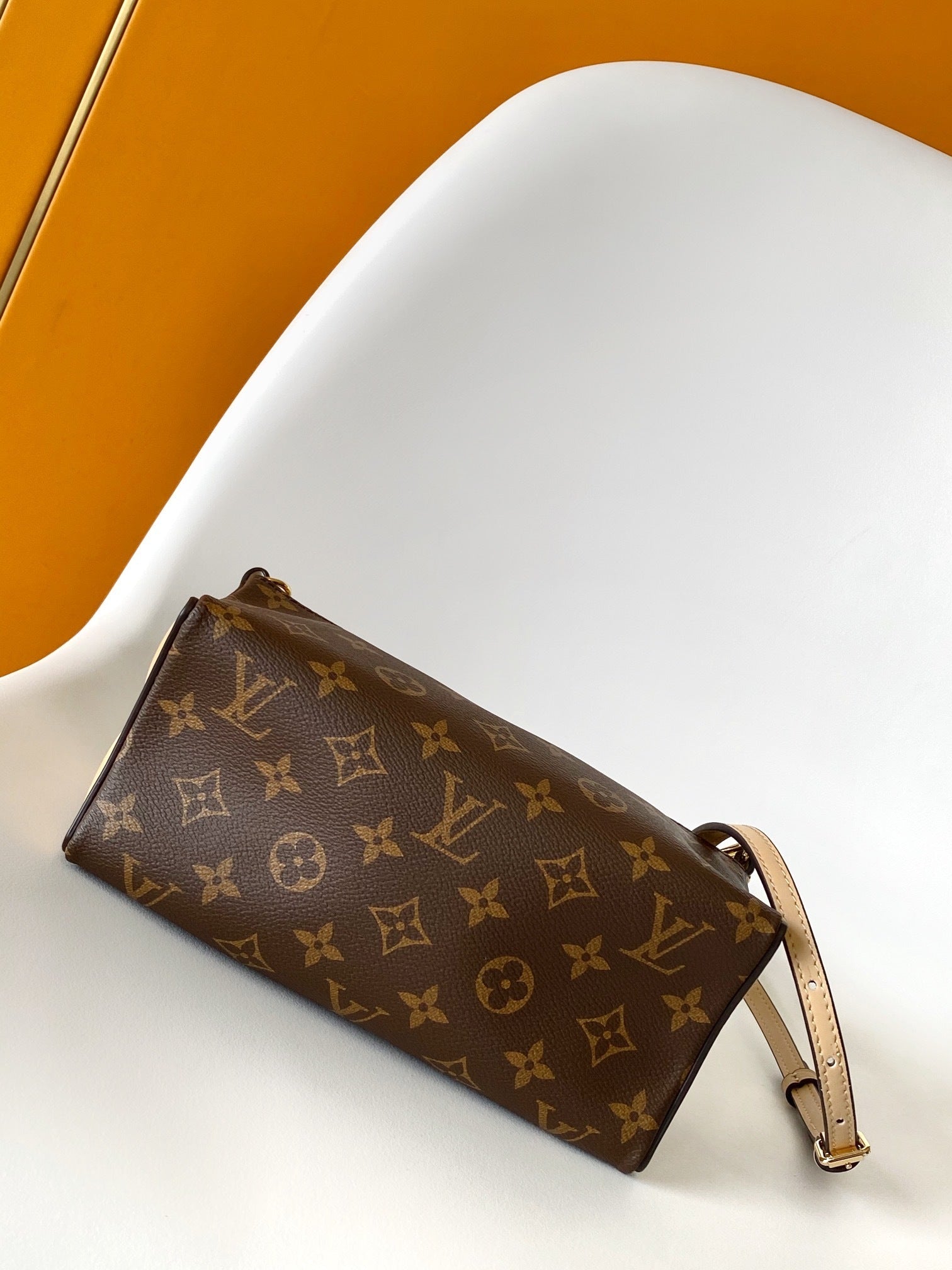 1:1 Replica LV crossbody bag