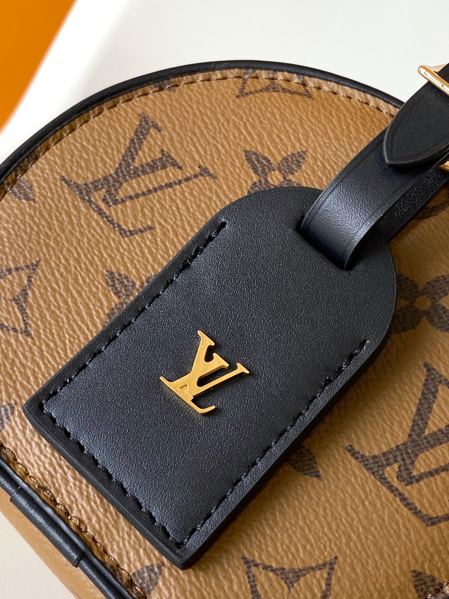 1:1 Replica LV Round pie crossbody bag