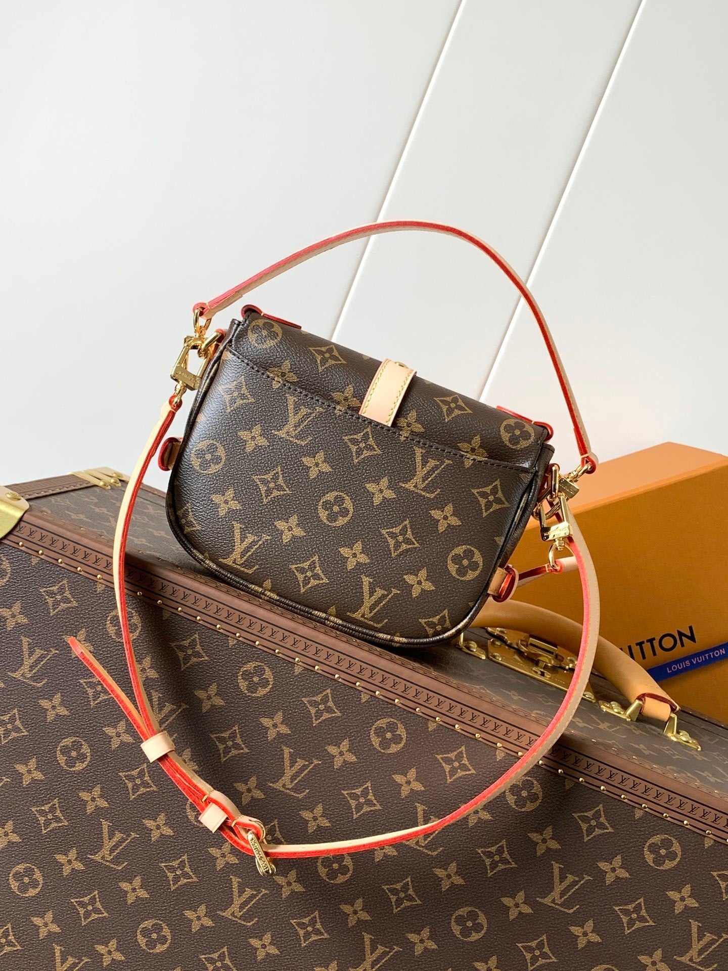 1:1 Replica LV crossbody bag