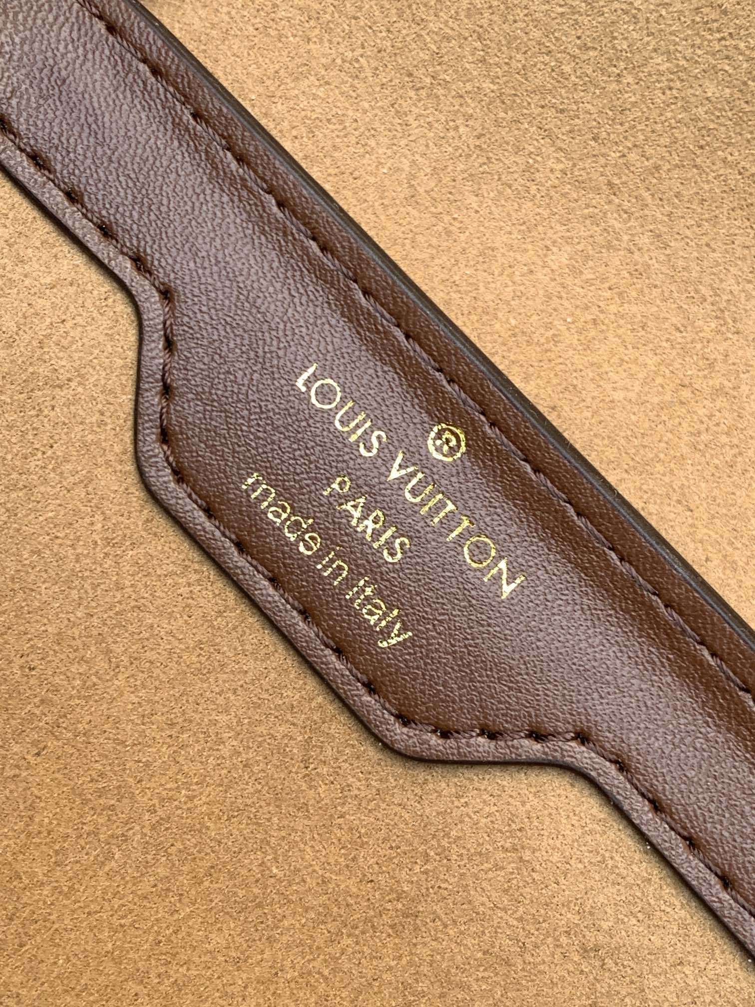 1:1 Replica LV crossbody bag