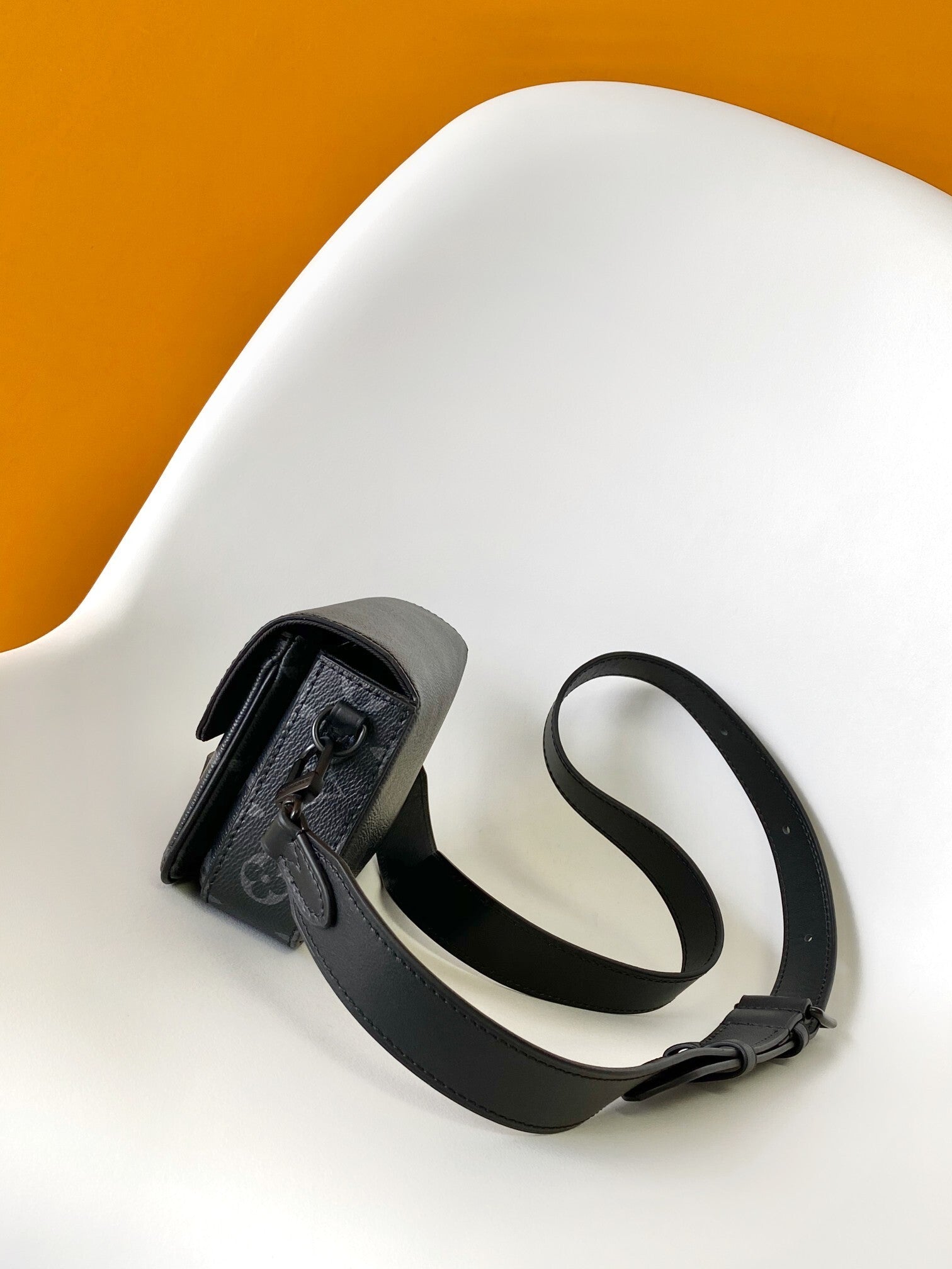 1:1 Replica LV crossbody bag