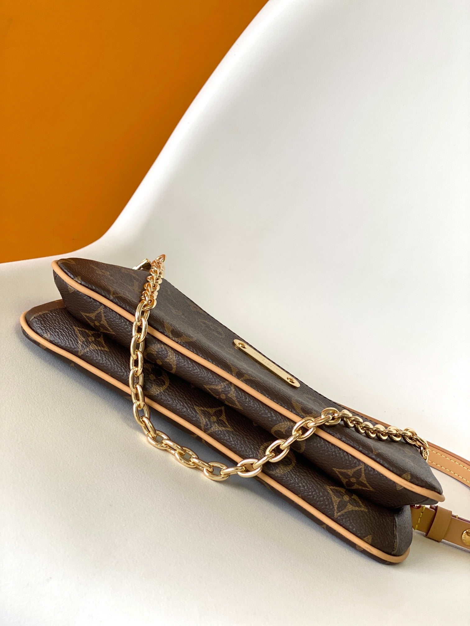 1:1 Replica LV single-shoulder bag