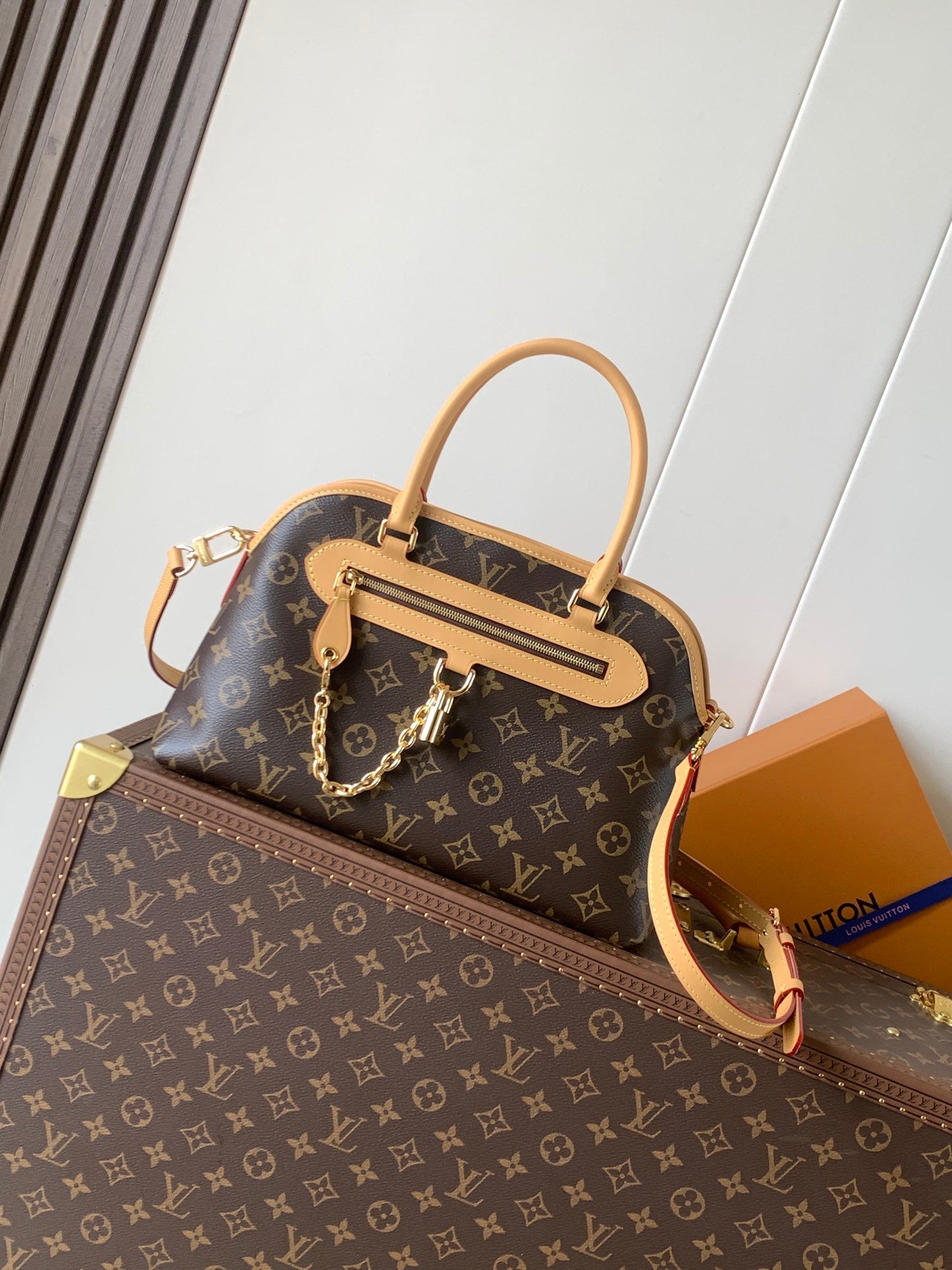 1:1 Replica LV shell bag