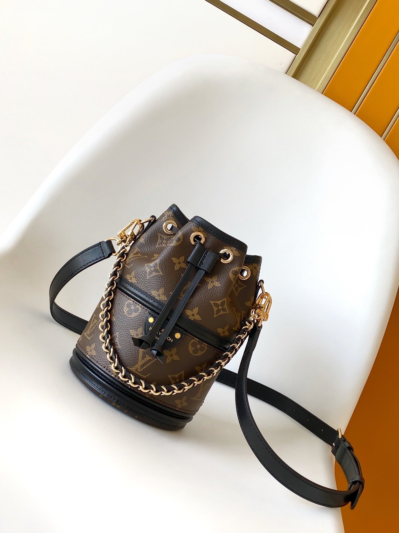 1:1 Replica LV crossbody bag