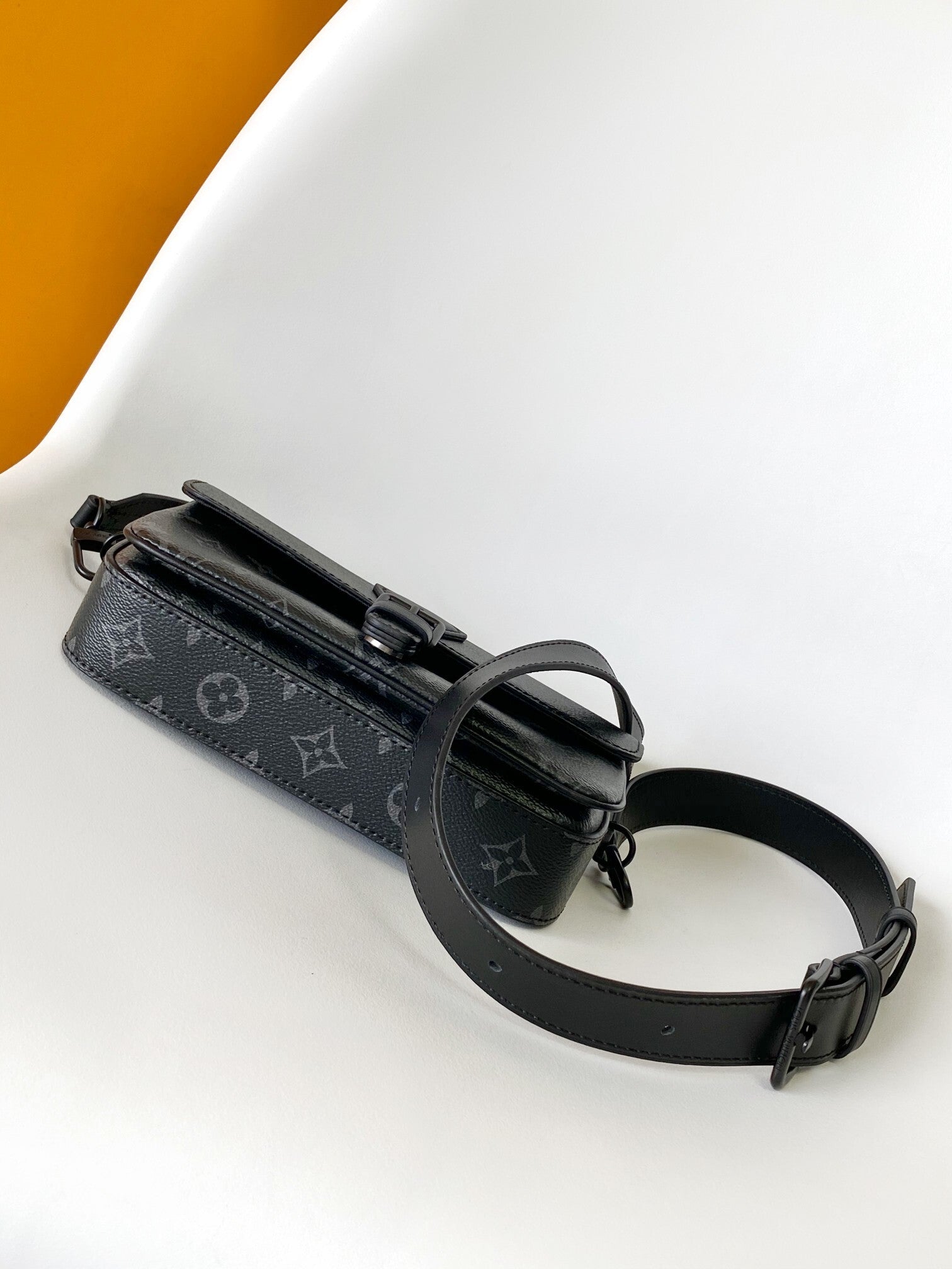 1:1 Replica LV crossbody bag