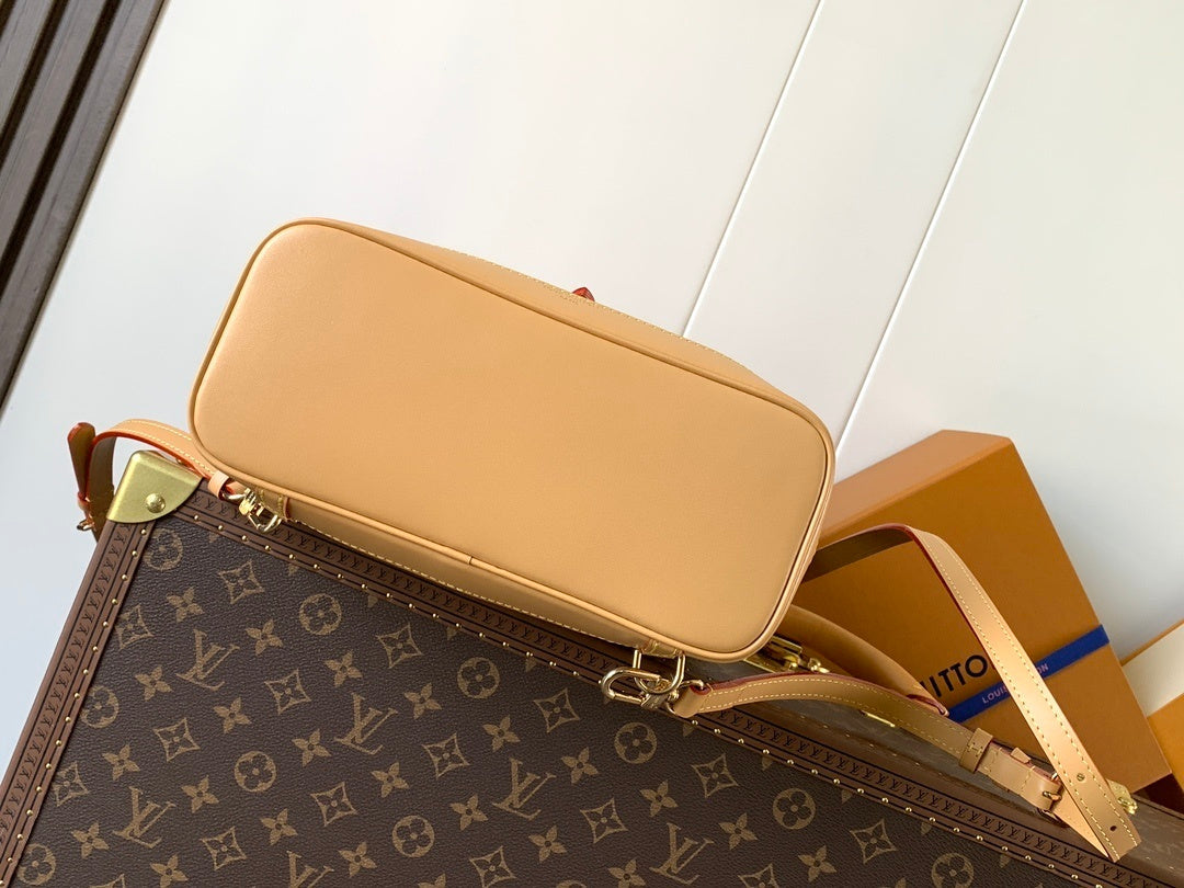 1:1 Replica LV backpack