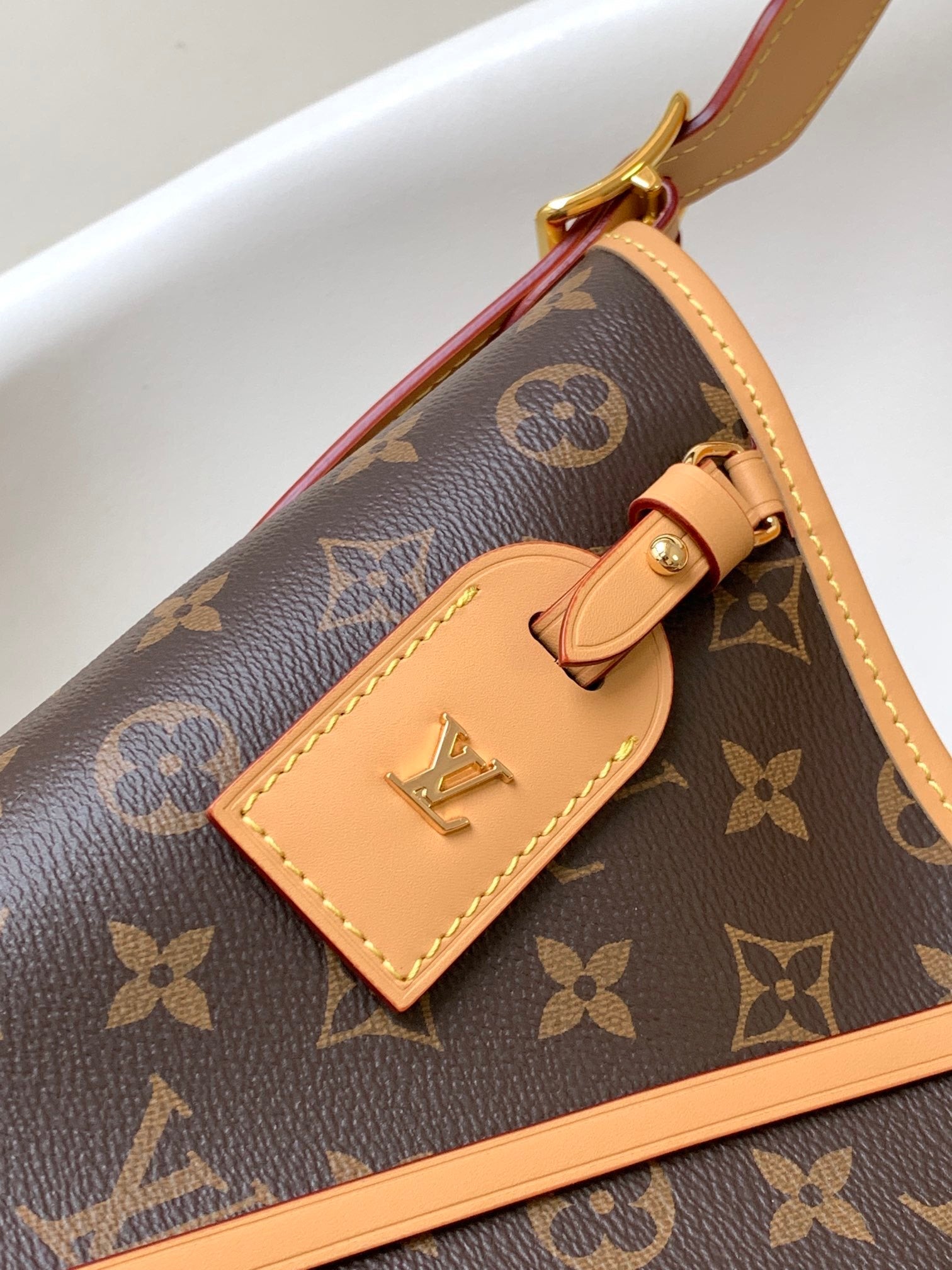 1:1 Replica LV single-shoulder bag