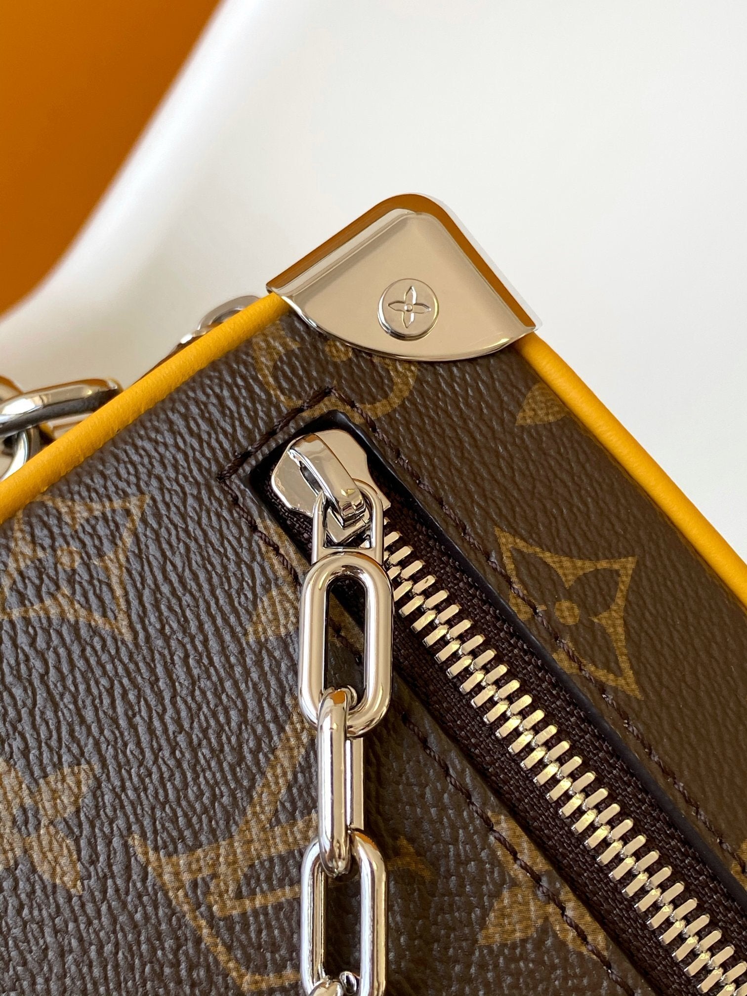 1:1 Replica LV crossbody bag