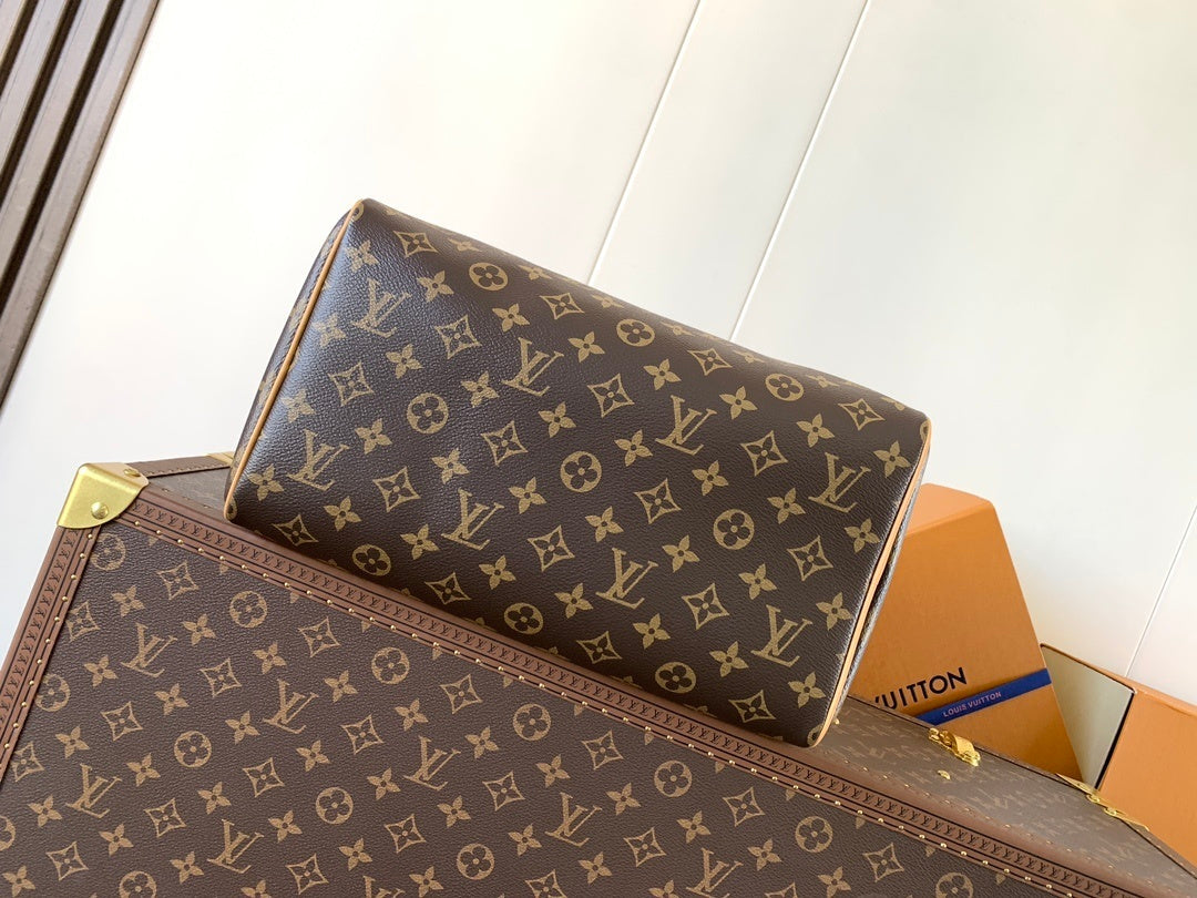 1:1 Replica LV pillow bag