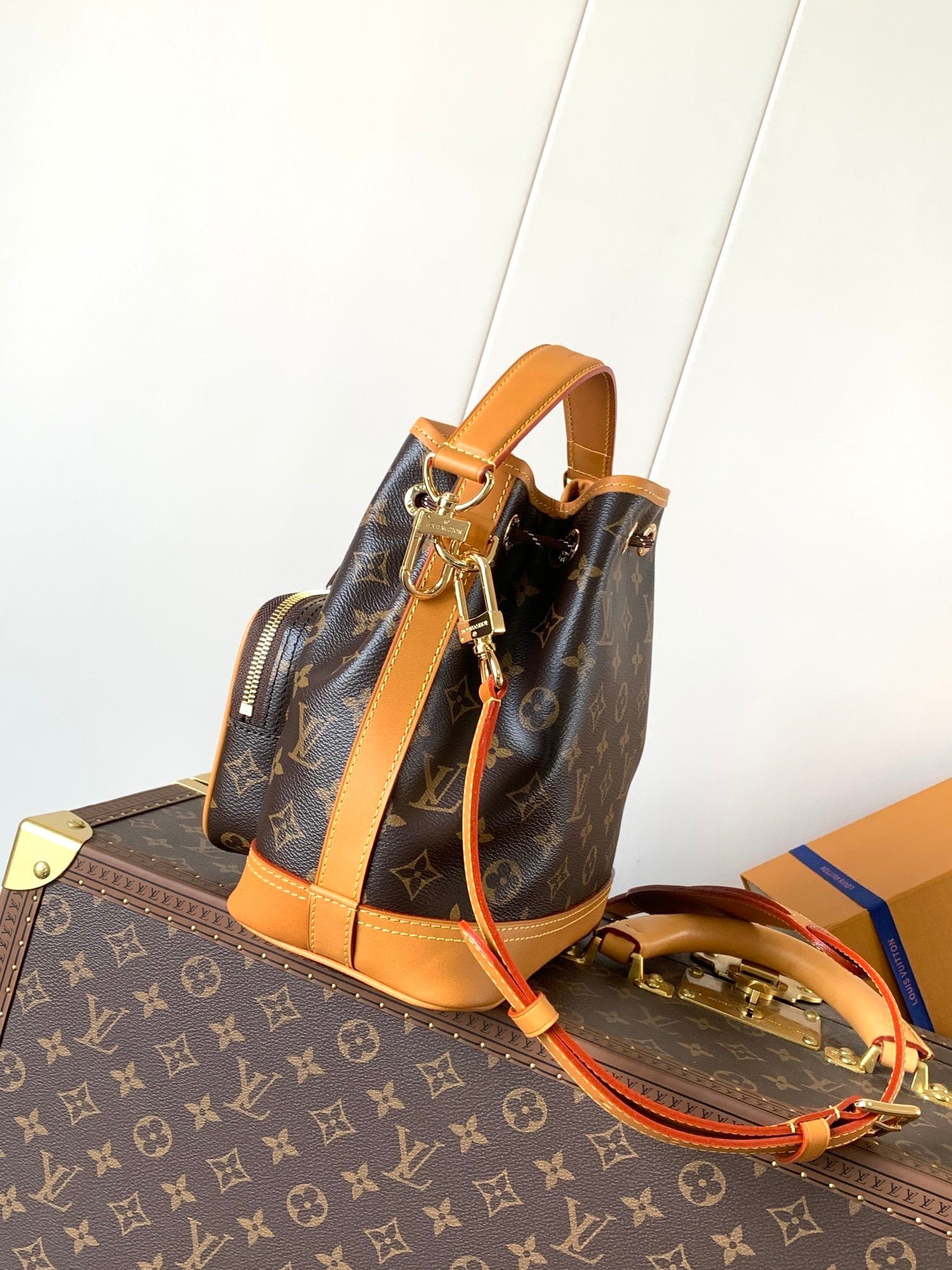 1:1 Replica LV drawstring handbag