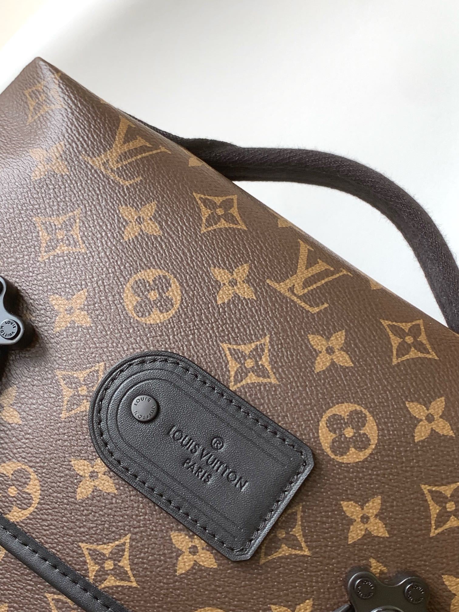 1:1 Replica LV crossbody bag