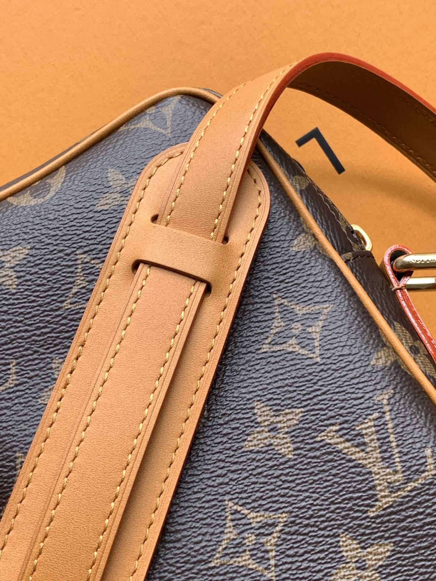 1:1 Replica LV crossbody bag