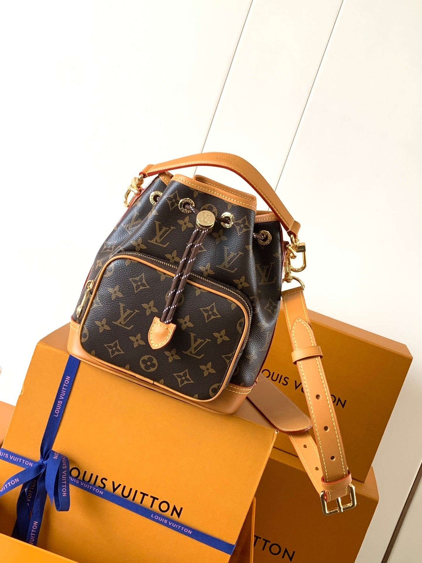 1:1 Replica LV drawstring handbag