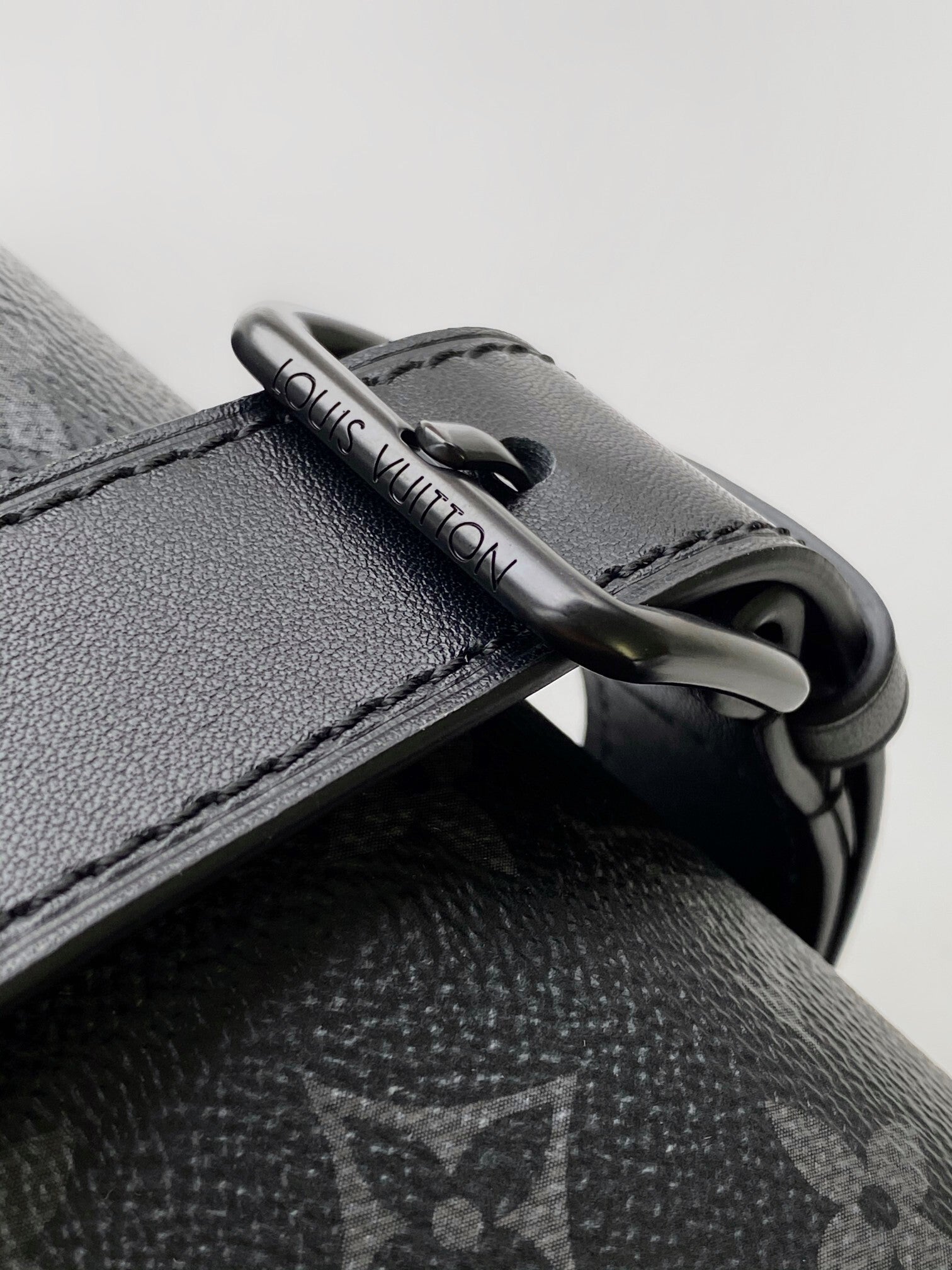 1:1 Replica LV crossbody bag