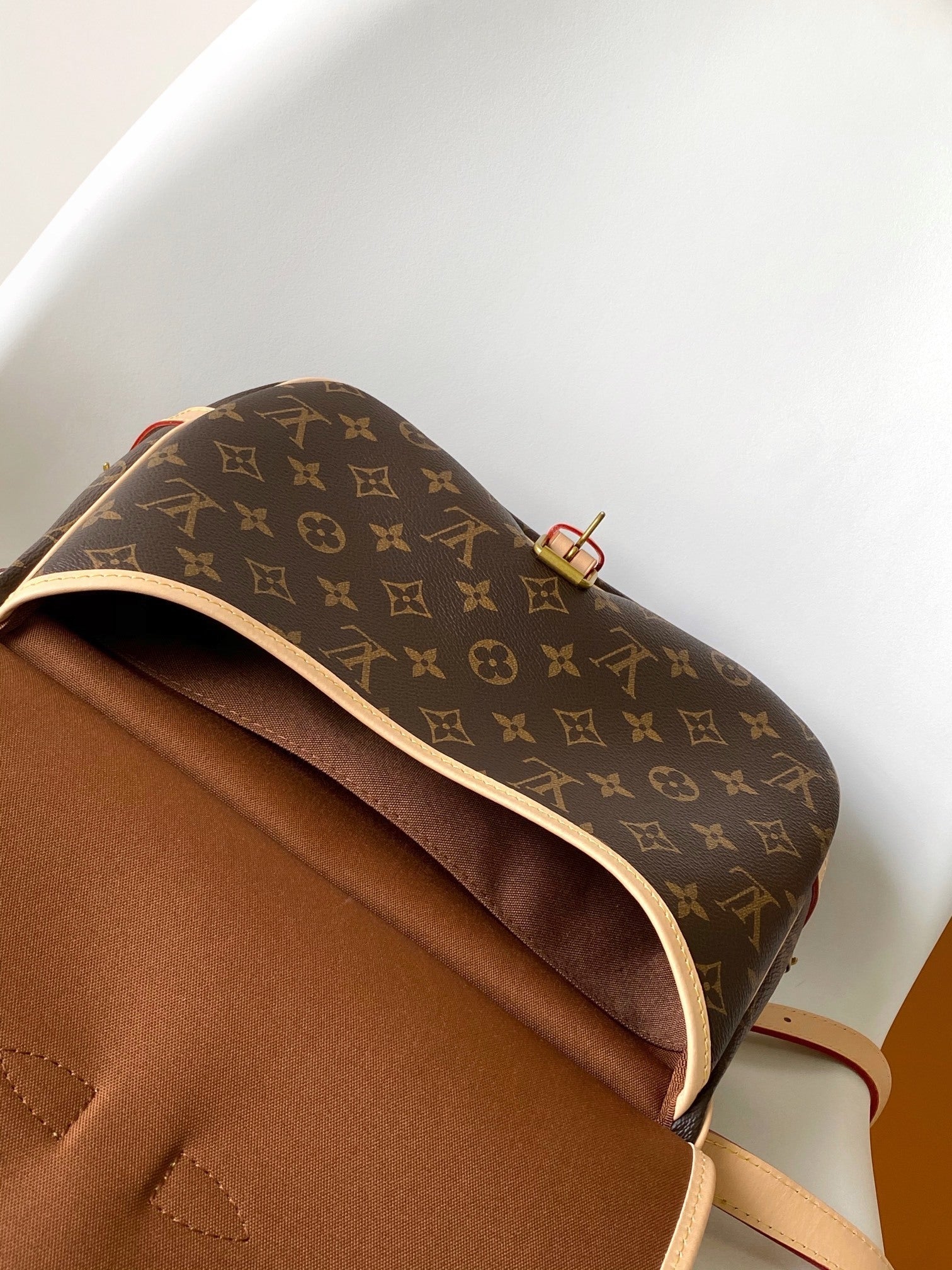 1:1 Replica LV crossbody bag