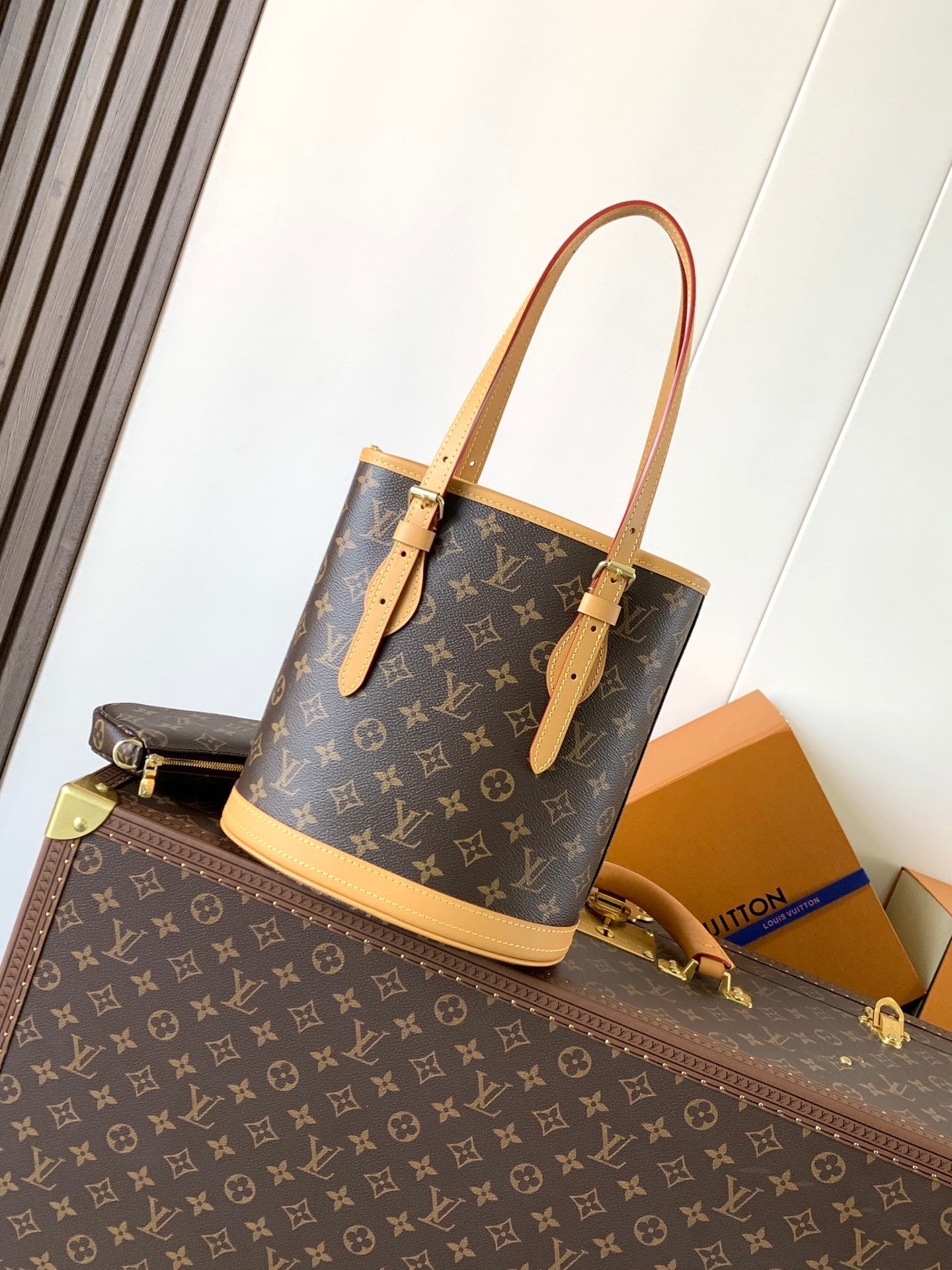 1:1 Replica LV bucket bag