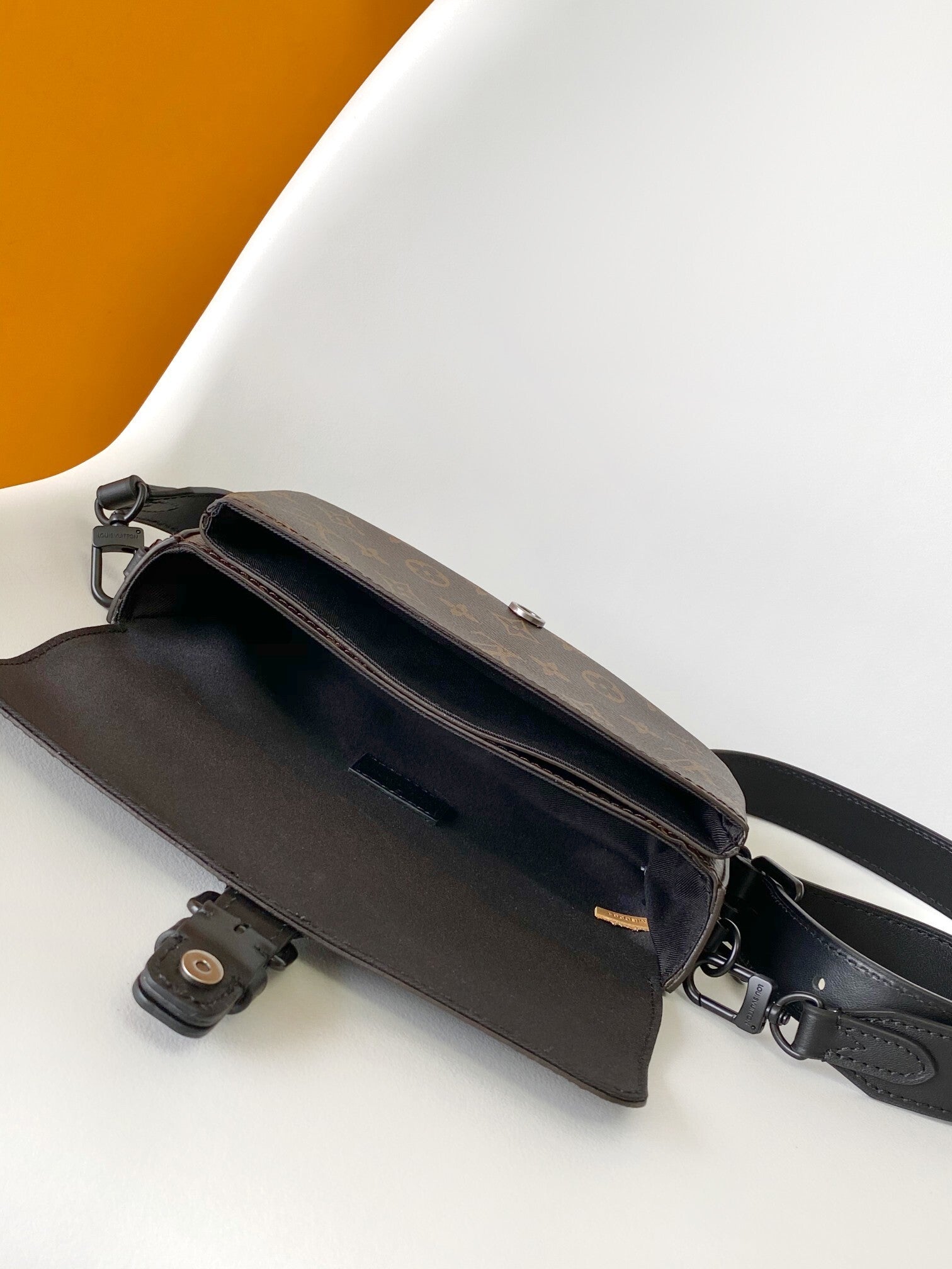 1:1 Replica LV crossbody bag