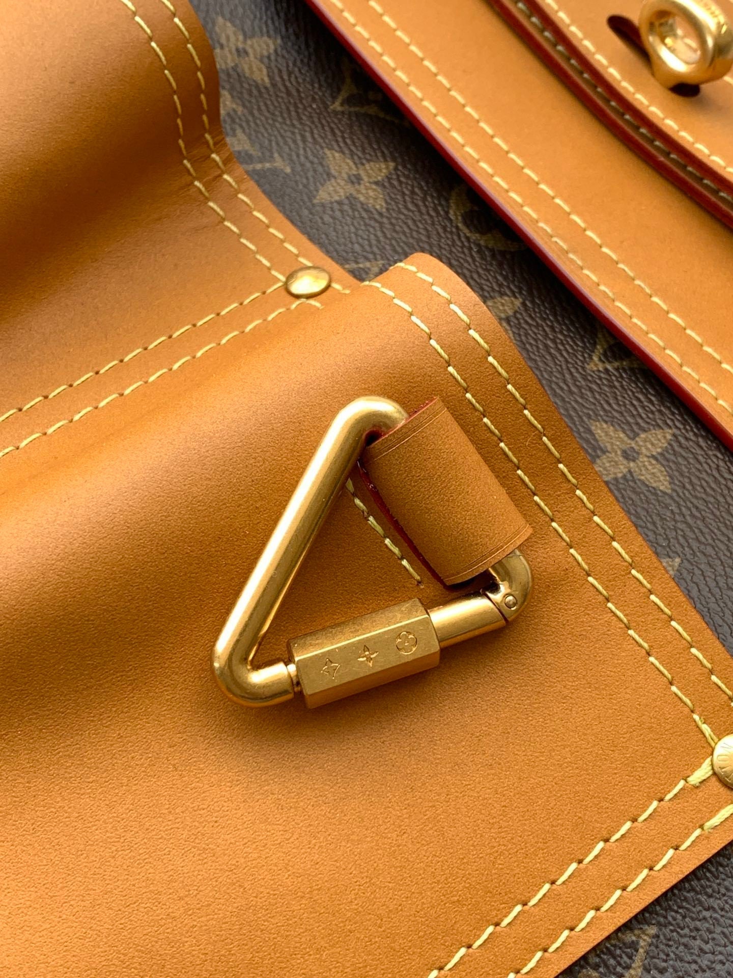 1:1 Replica LV Handheld crossbody bag