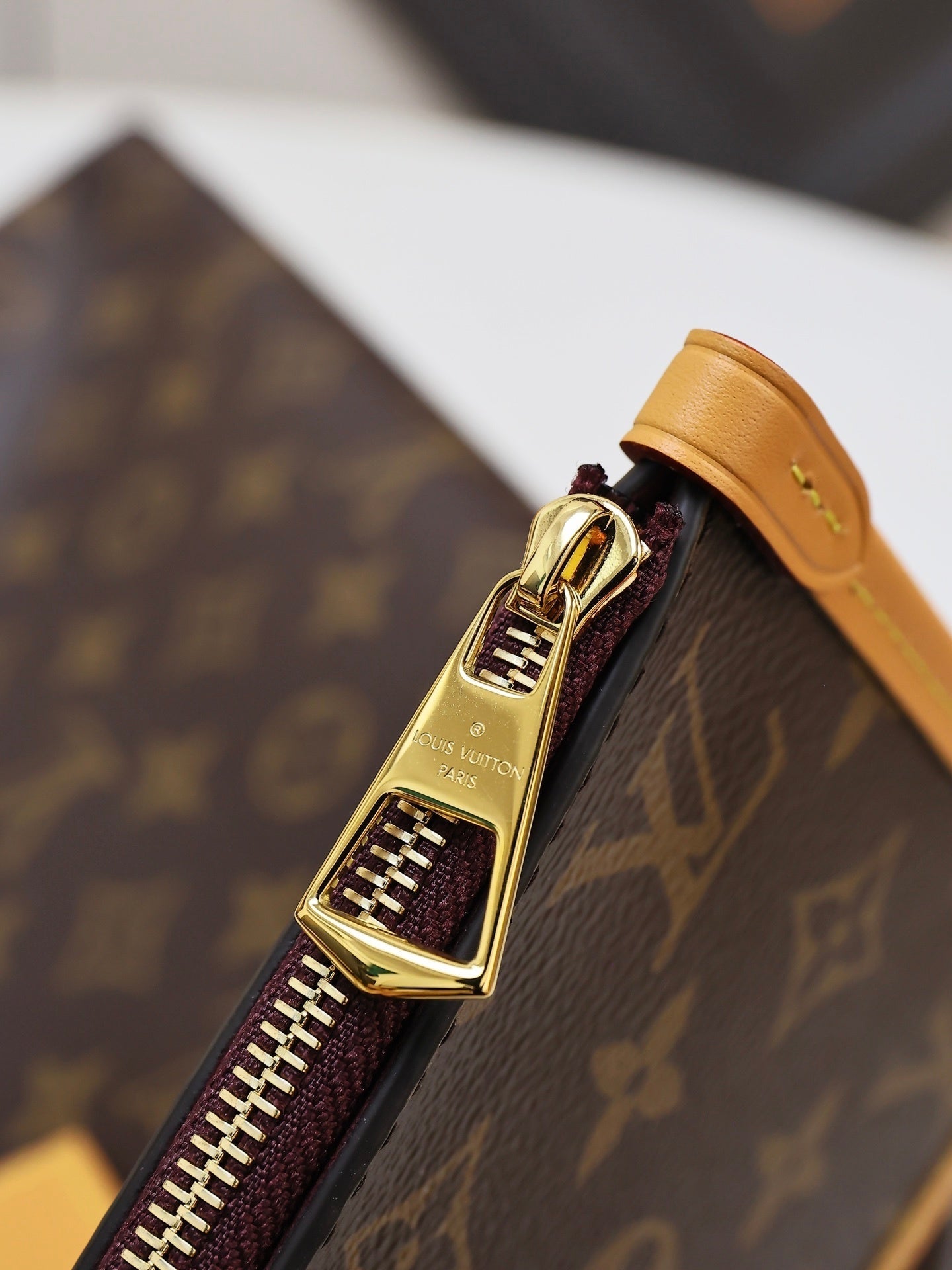 1:1 Replica LV single-shoulder bag