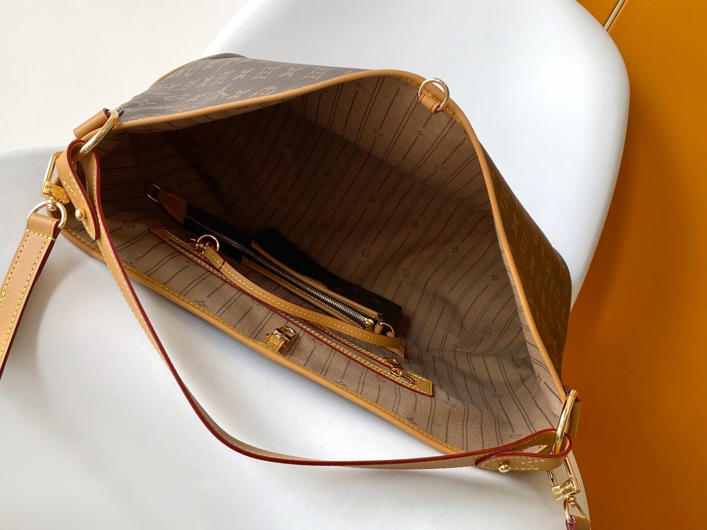 1:1 Replica LV crossbody bag