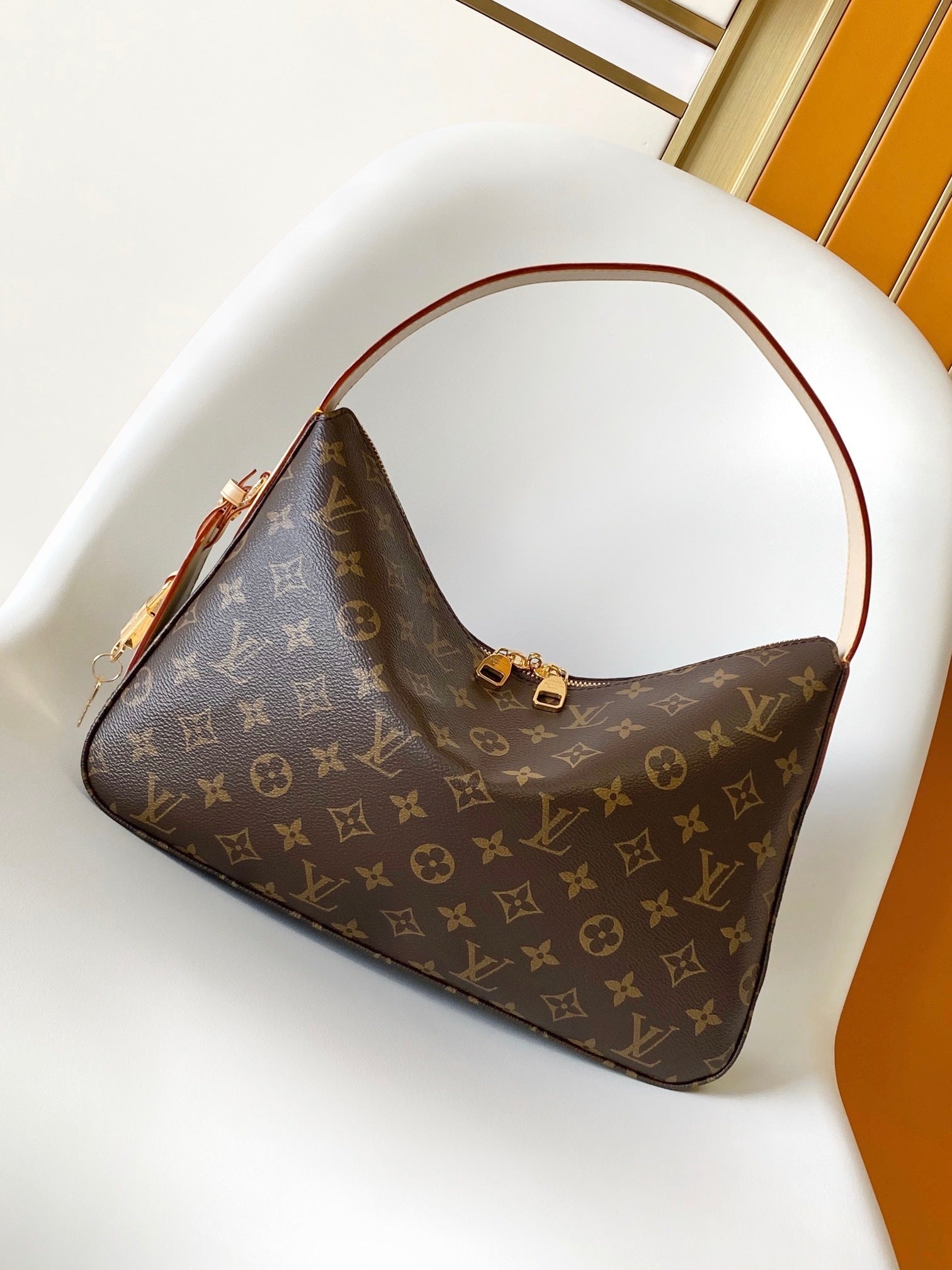 1:1 Replica LV single-shoulder bag