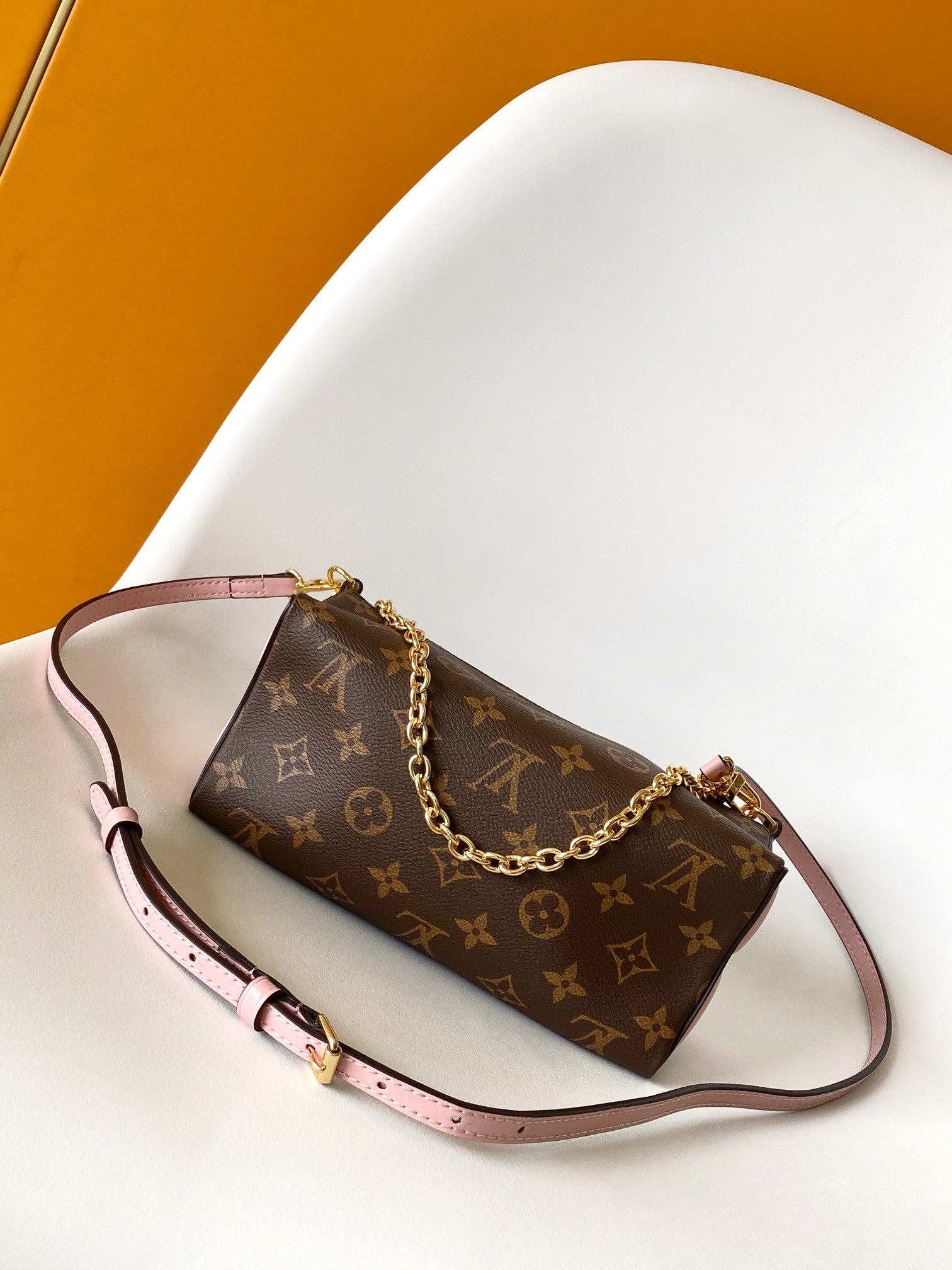 1:1 Replica LV crossbody bag