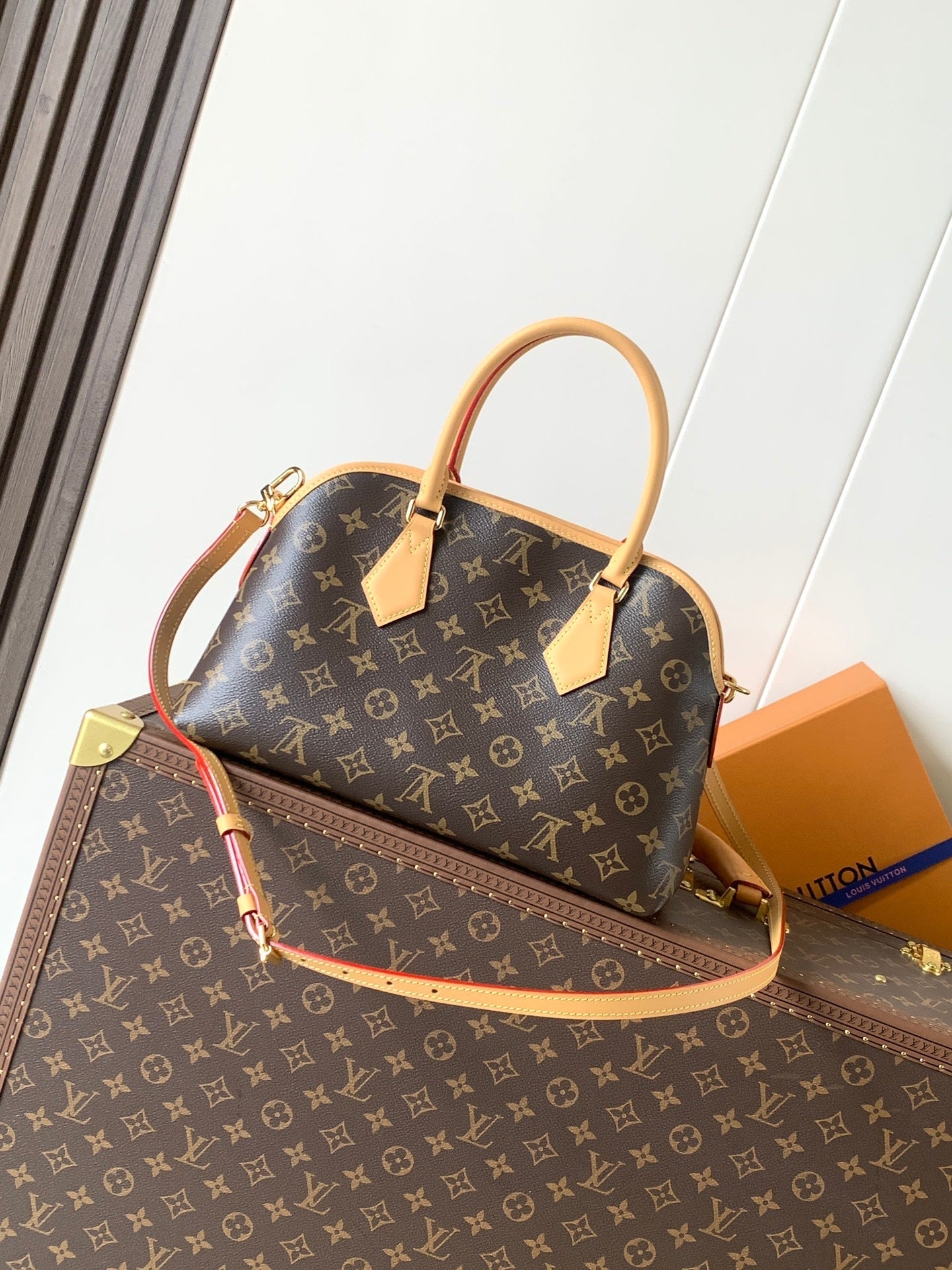 1:1 Replica LV shell bag