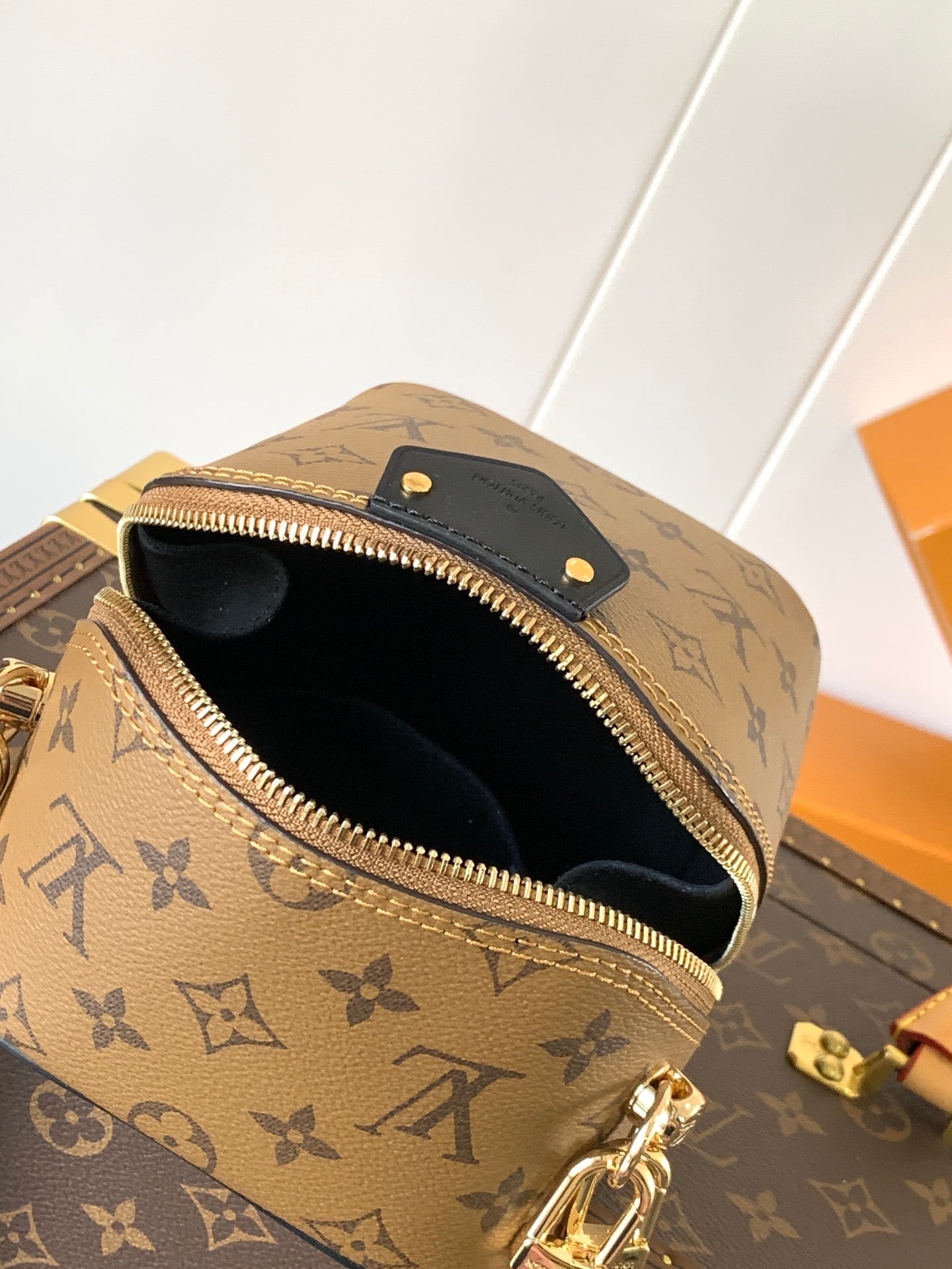 1:1 Replica LV crossbody bag