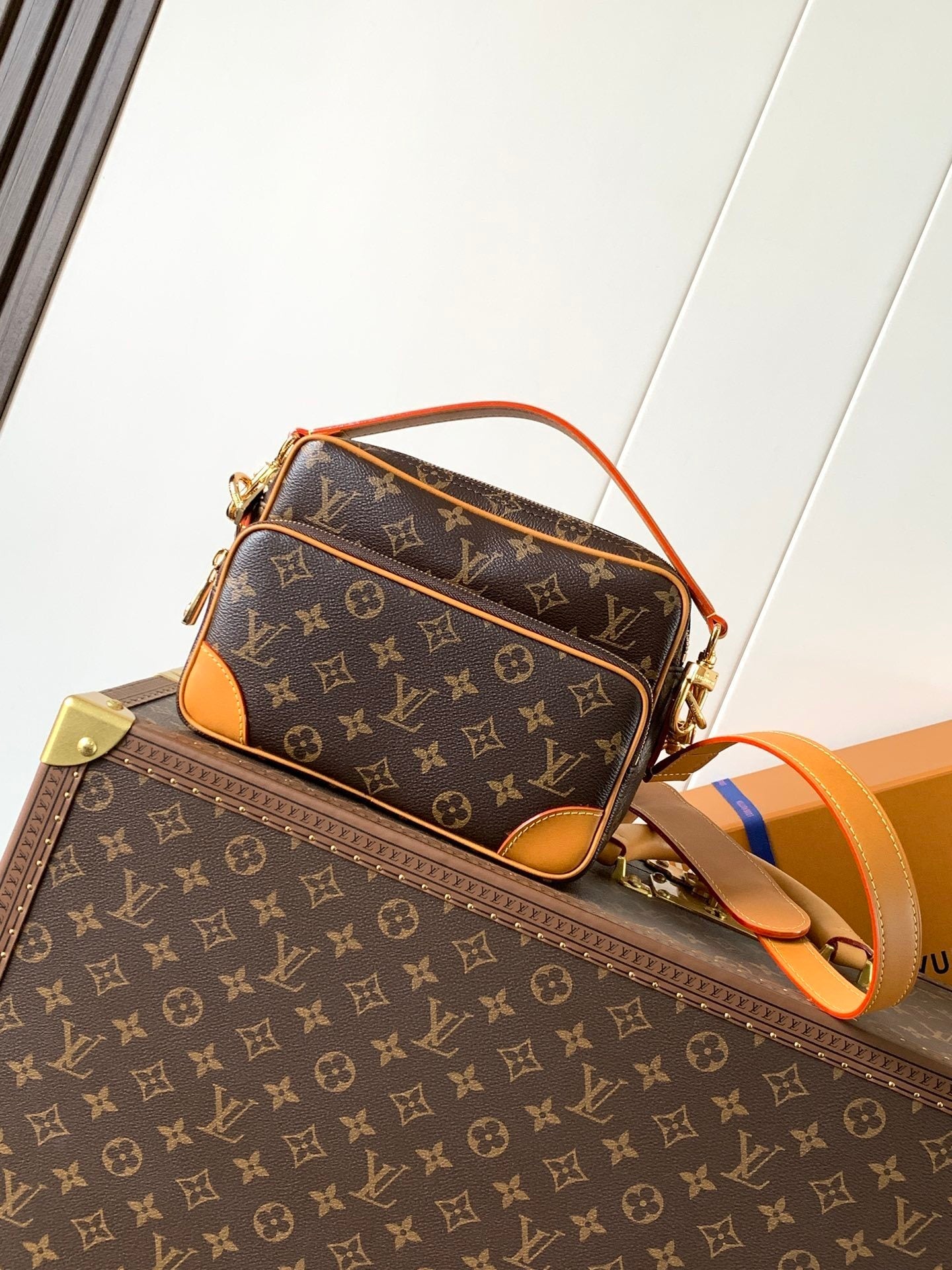 1:1 Replica LV crossbody handbag