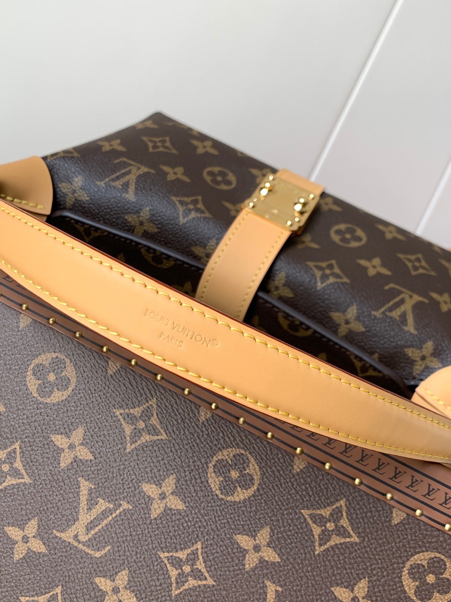 1:1 Replica LV Shoulder Bag