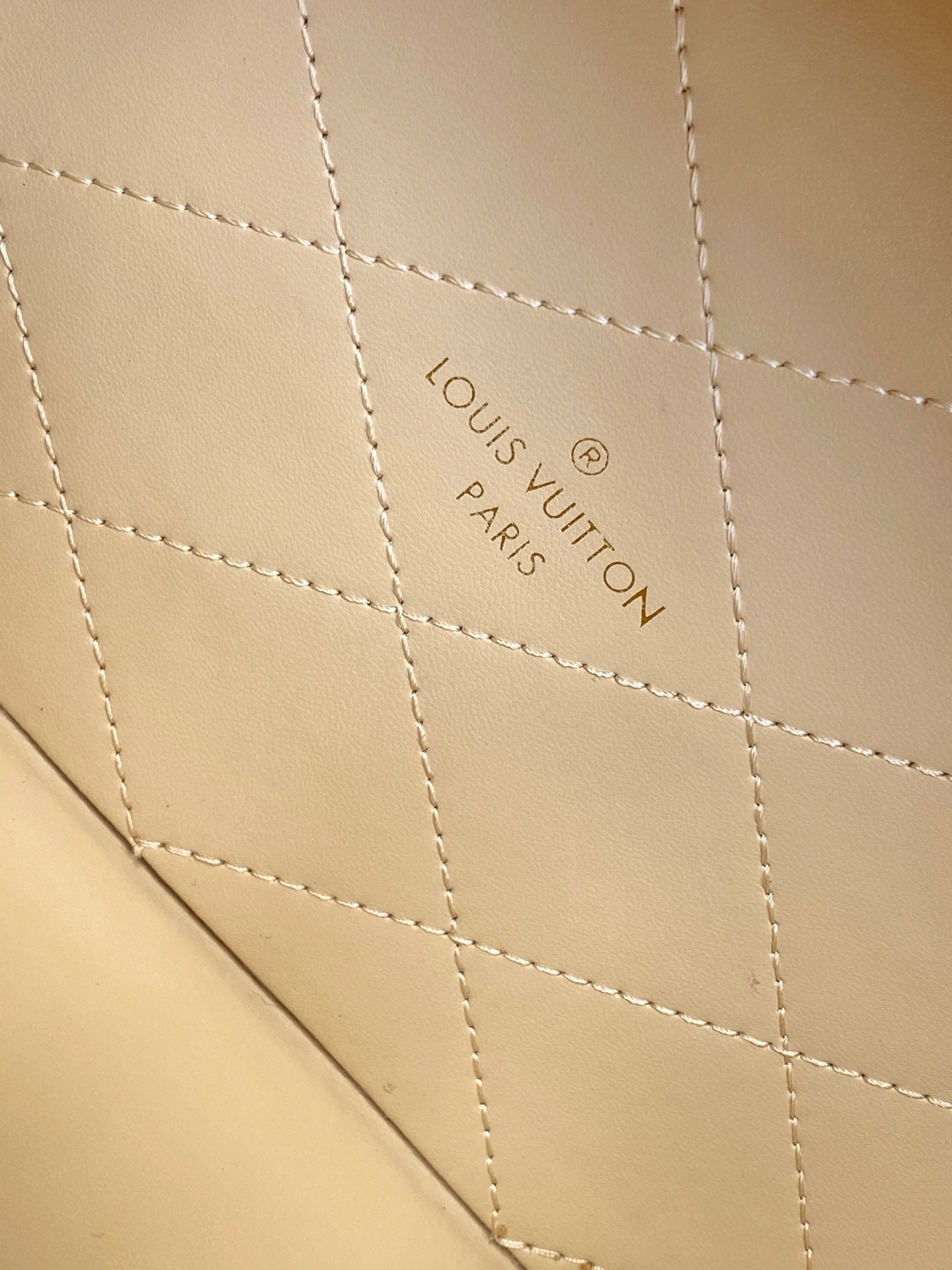1:1 Replica LV handbag
