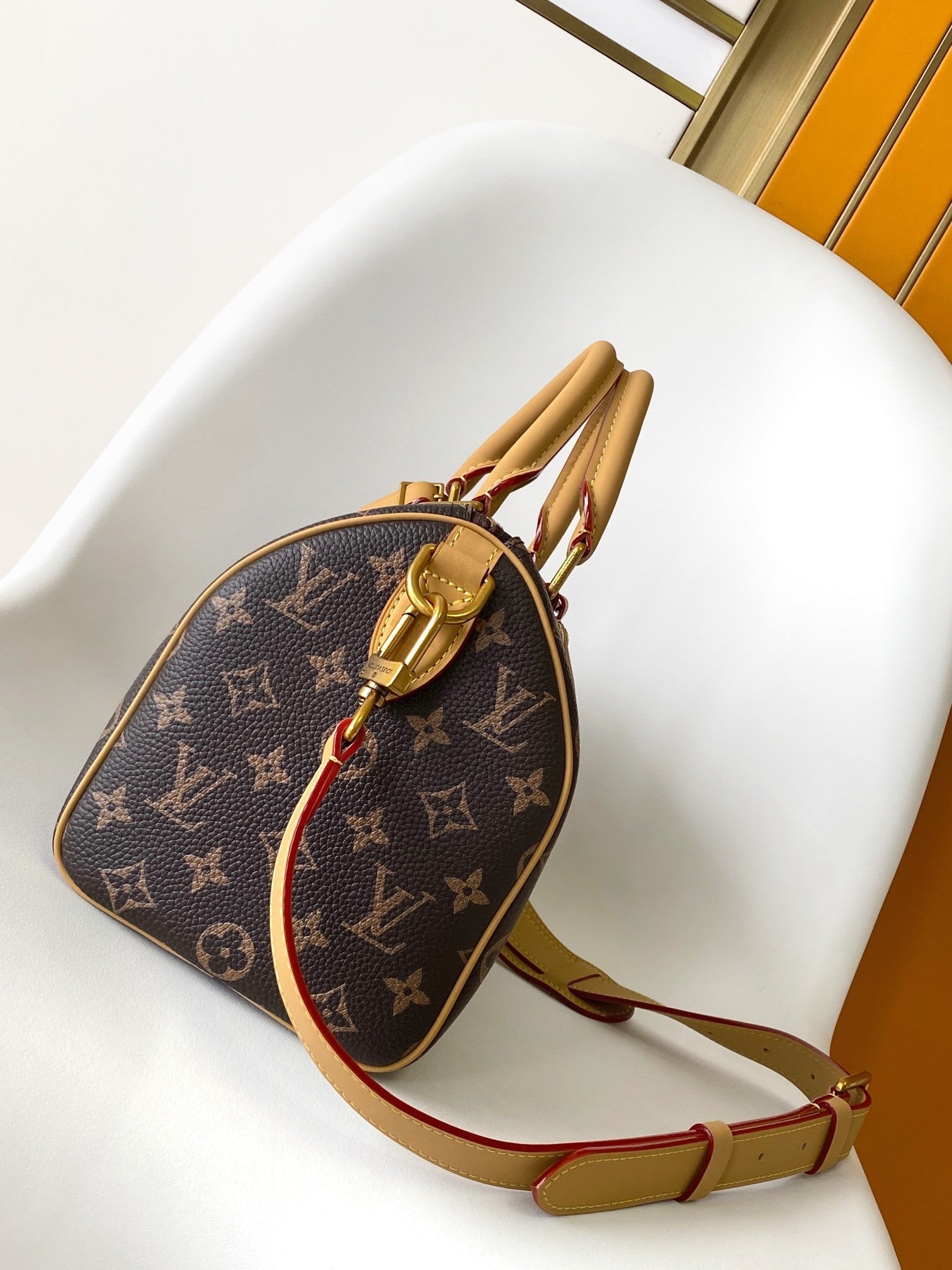 1:1 Replica LV crossbody bag
