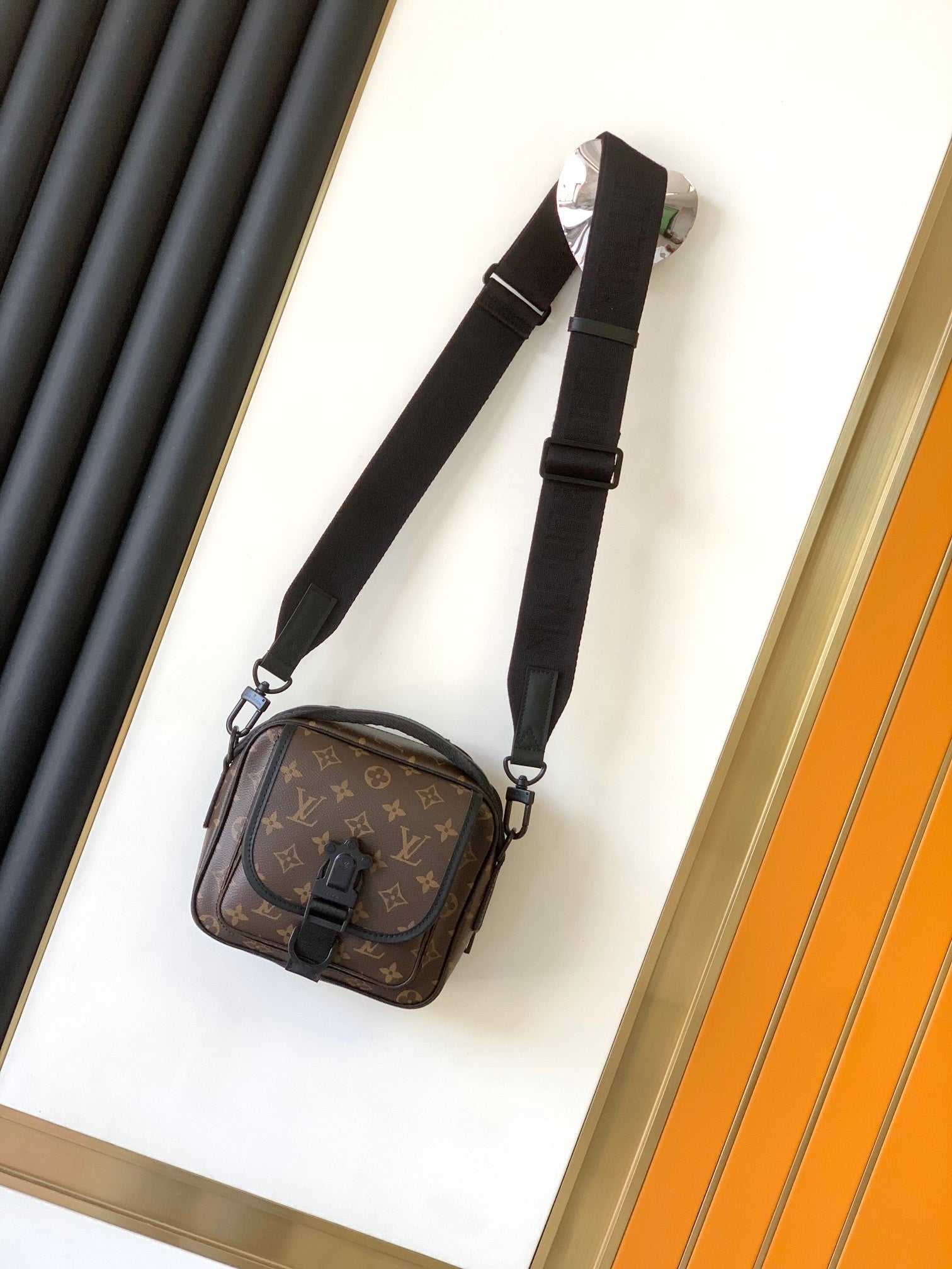 1:1 Replica LV crossbody bag