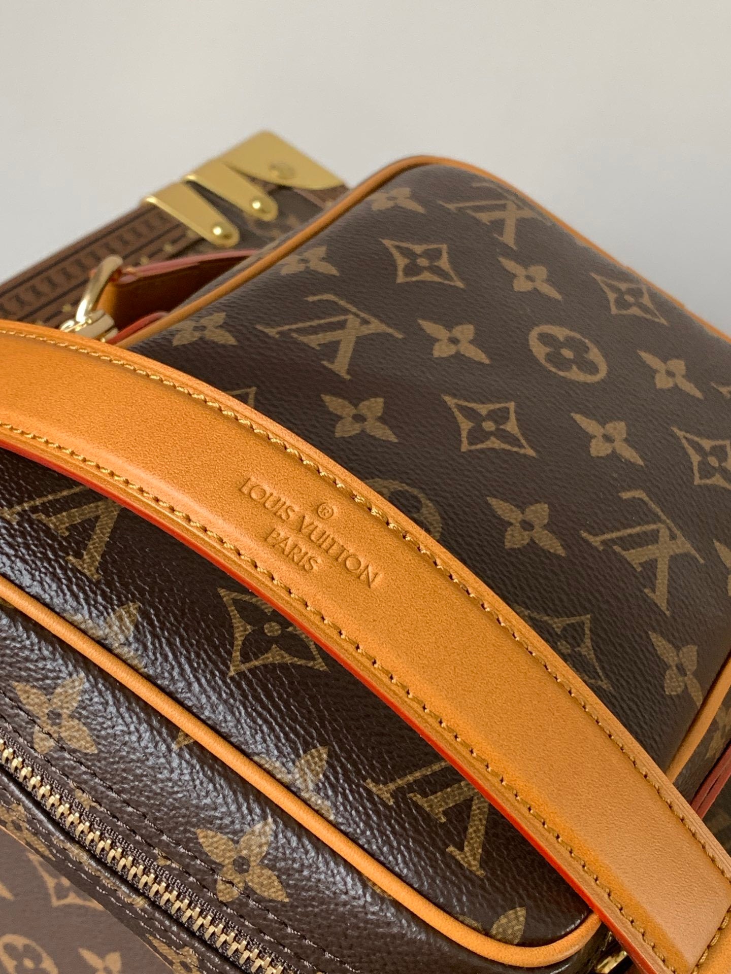 1:1 Replica LV crossbody bag